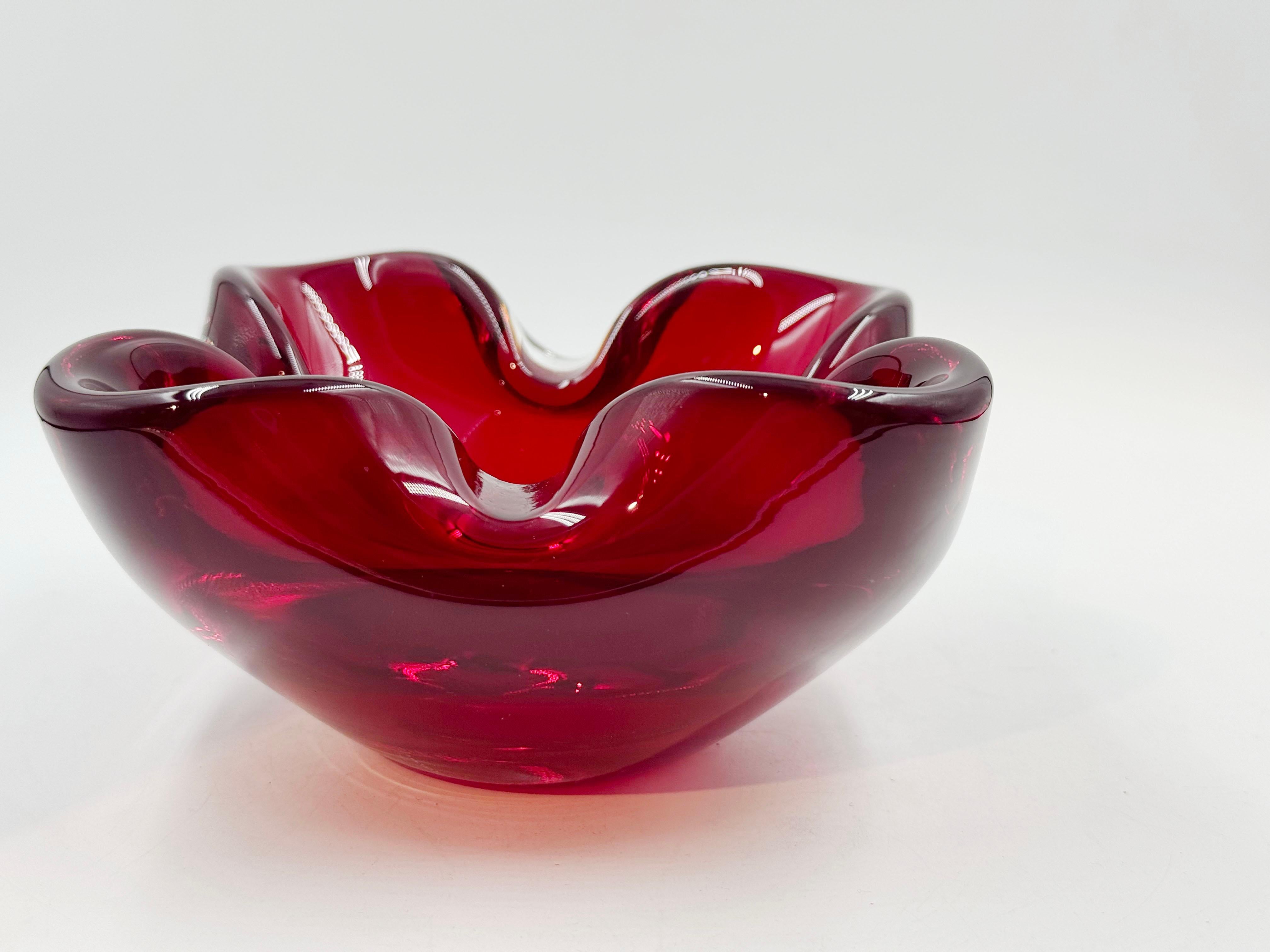 Posacenere d'epoca Murano Glass Sommerso in vetro di Murano, Italia 1960 in vendita 1