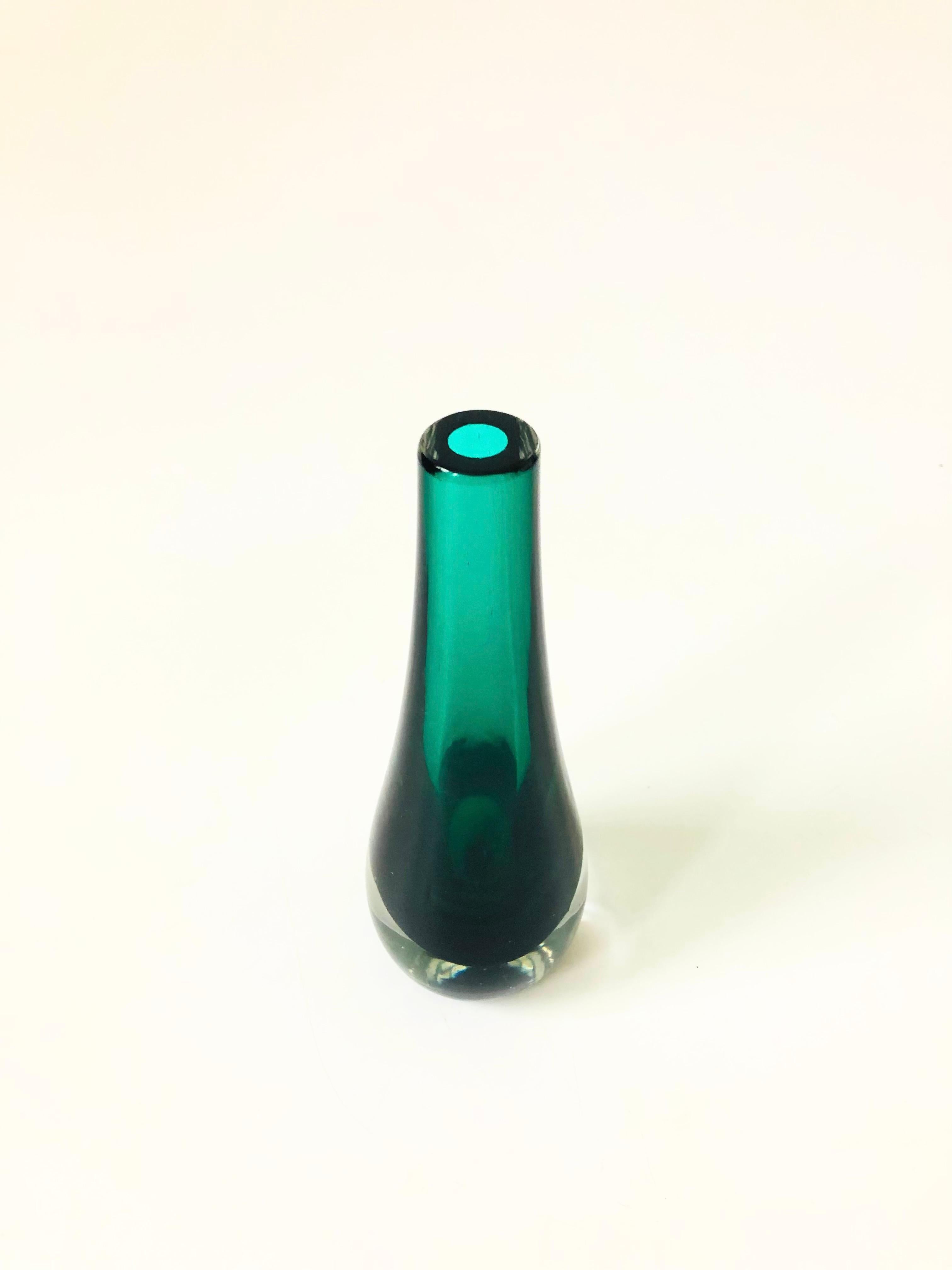 A beautiful vintage sommerso Italian art glass vase. Features a vibrant green interior surrounded by thick clear outer glass. Nice teardrop shape. A beautiful sculptural accent piece made in the style of Murano.
    