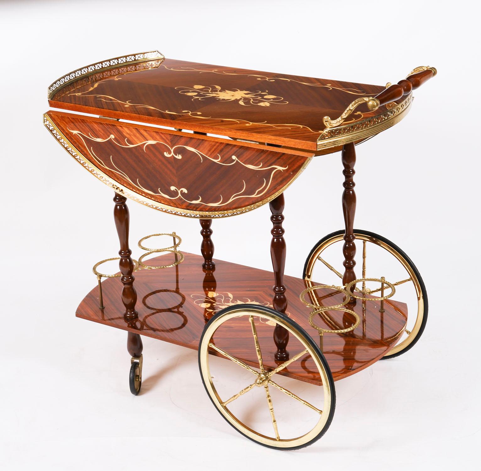 Marqueterie Carrello portabevande d'epoca in intarsio sorrentino della metà del XX secolo in vendita