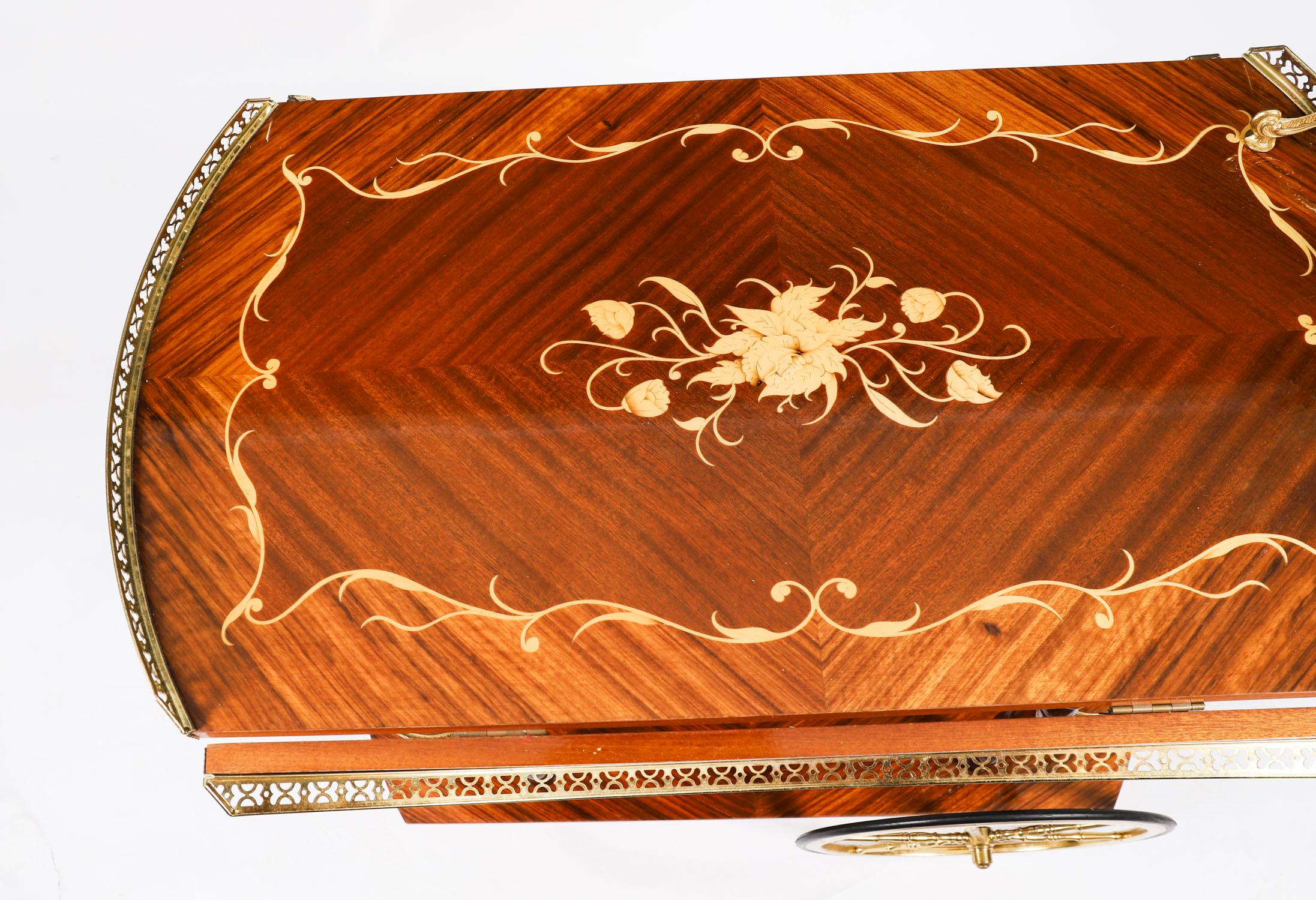 Carrello portabevande d'epoca in intarsio sorrentino della metà del XX secolo in vendita 1