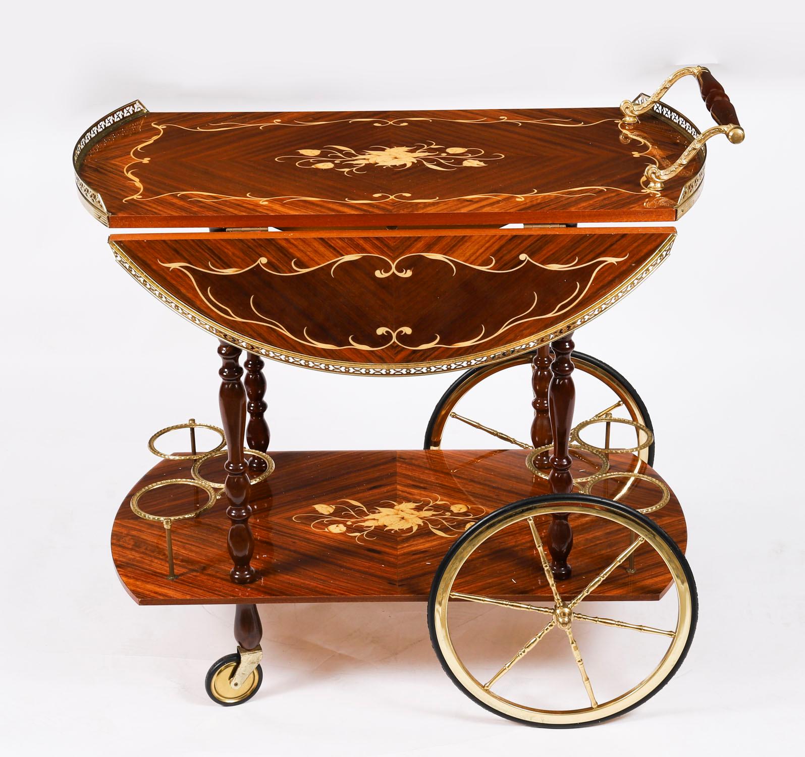 Carrello portabevande d'epoca in intarsio sorrentino della metà del XX secolo in vendita 2