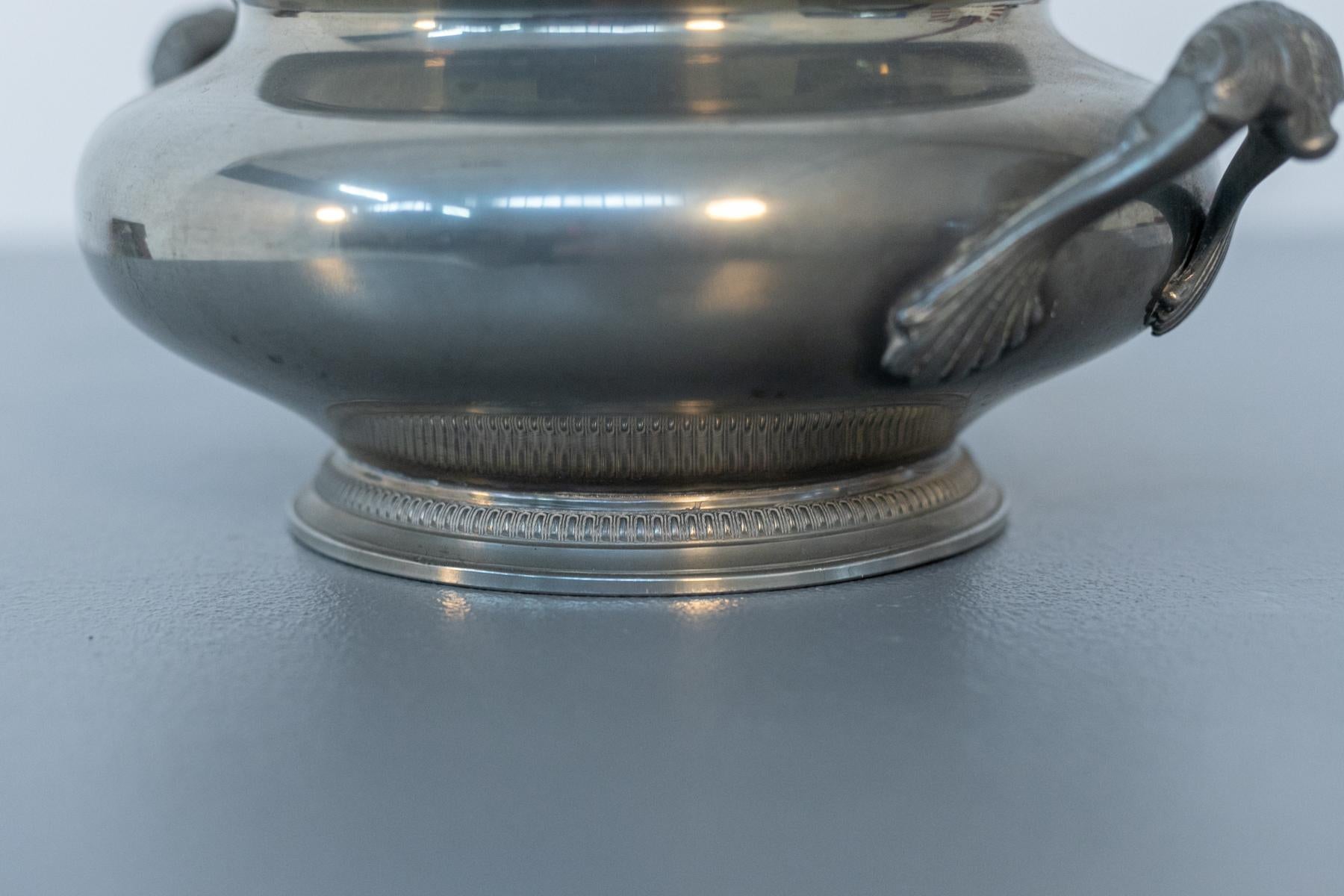 Milieu du XXe siècle Soupière vintage en métal argenté avec couvercle en vente