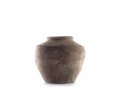 Vieux pot de rangement en terre cuite d'Asie du Sud