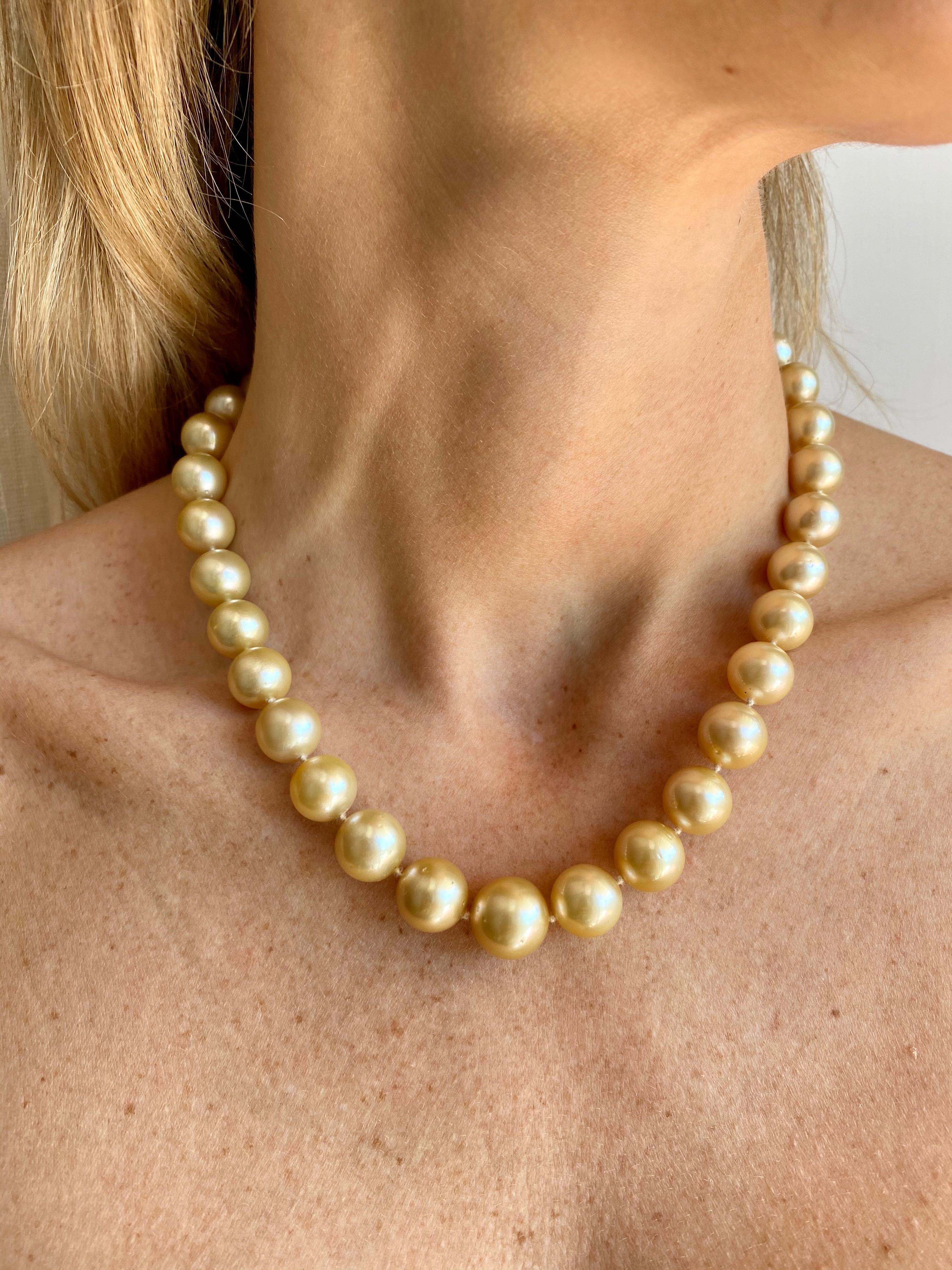 Vintage South Sea Golden Pearls Diamond Gold Necklace In Excellent Condition In Napoli, Italy