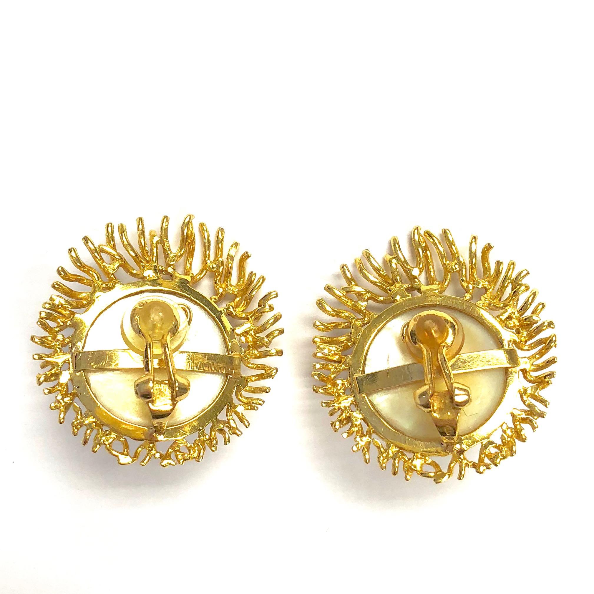 Women's or Men's Vintage 20 MM South Sea Mabe Pearl and Yellow Gold Sunburst Clip-On Earrings