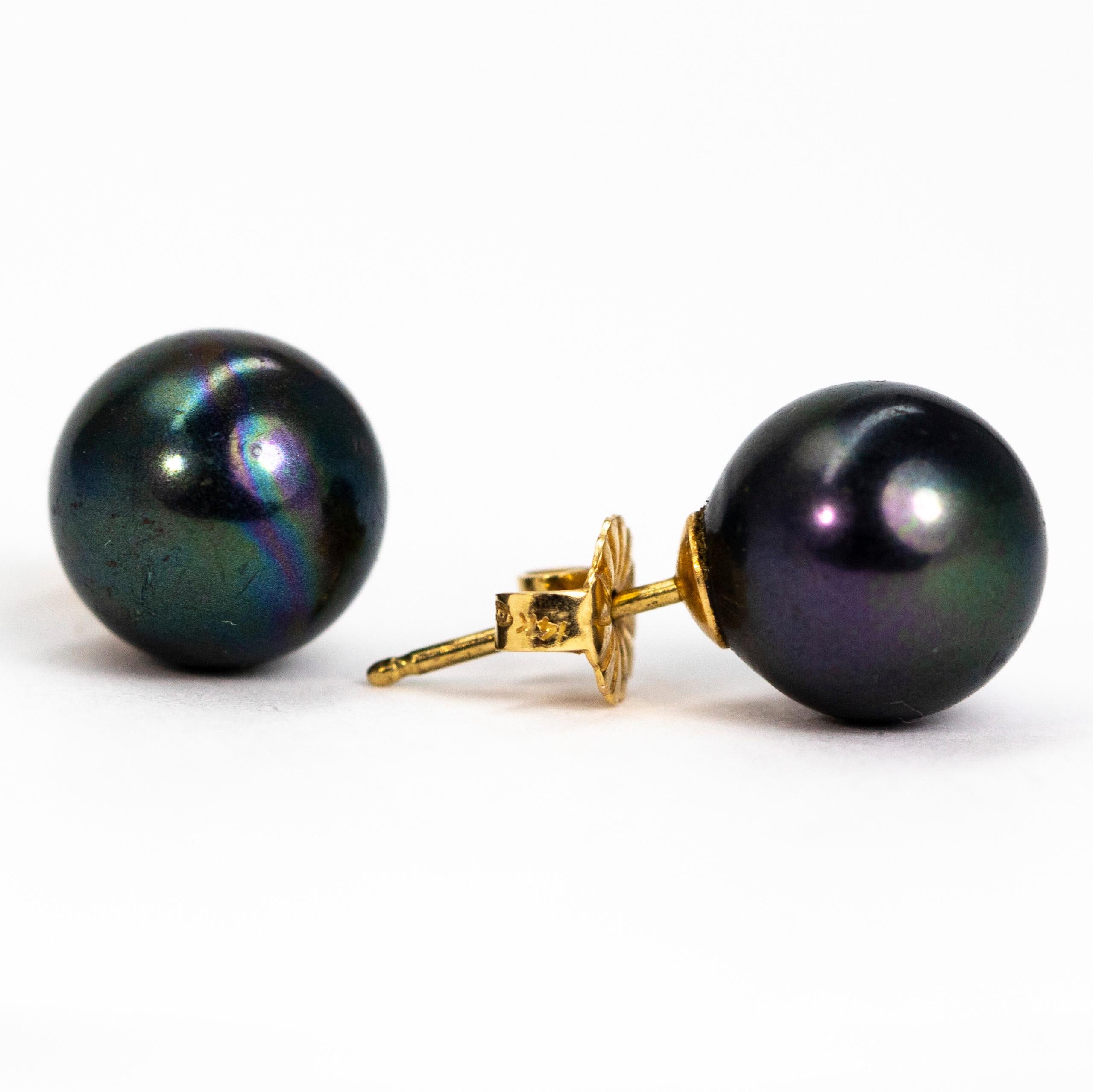 The colour of these pearls are simply stunning with all the different colours appearing in different light. They have a wonderful shimmer and glossy look to them. The are set upon 14ct gold studs.

Pearl Diameter: 10mm

Weight: 3g