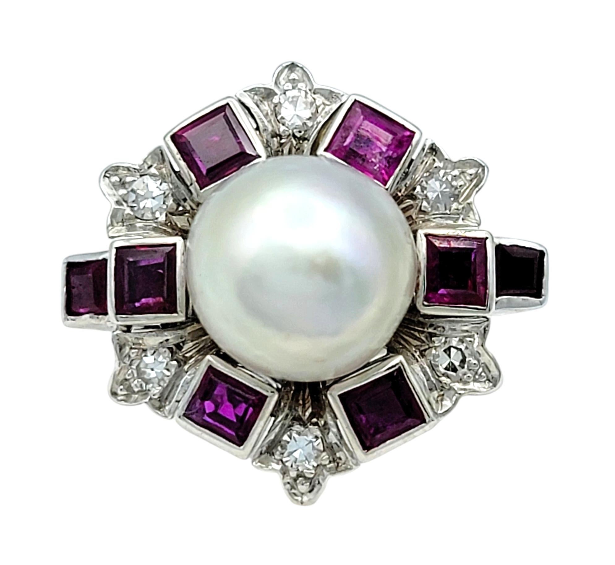 Ring Size: 5.75 

Elevate your elegance with this breathtaking vintage South Sea pearl cocktail ring, a true statement of timeless luxury. At its heart, a lustrous South Sea pearl radiates with its natural glow, embodying sophistication and grace.