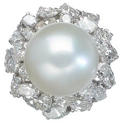 Anello vintage in platino e diamanti con perle dei mari del sud, con gambo moderno, circa 1965