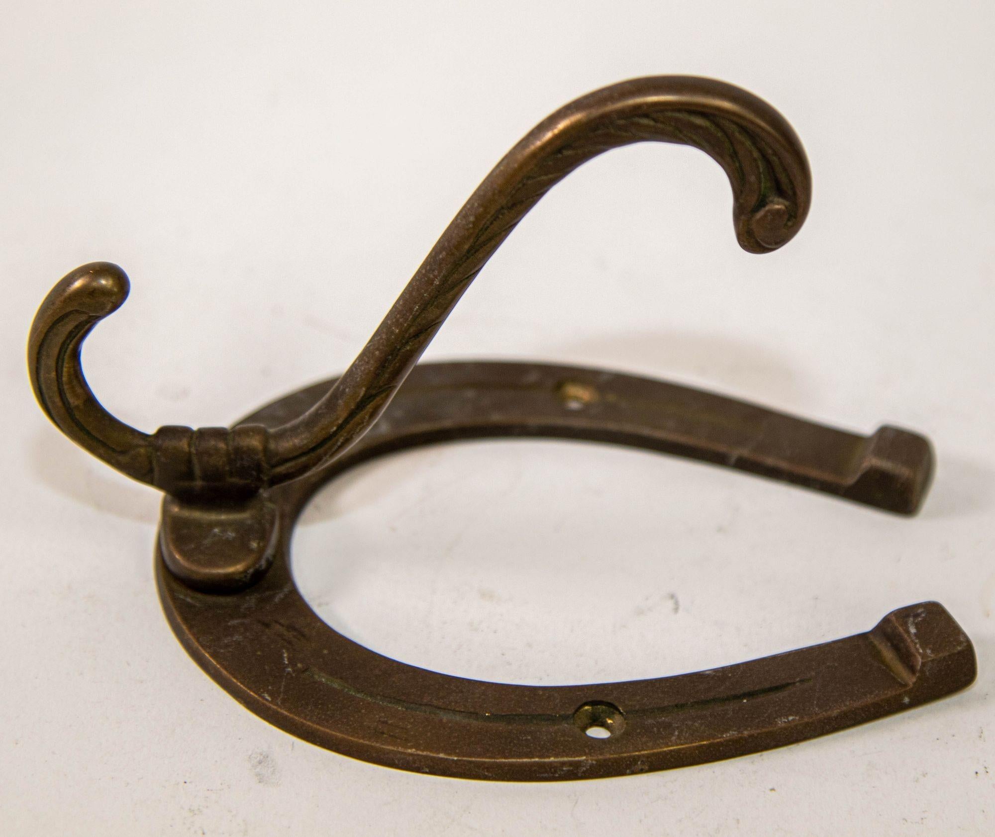 20ième siècle Vintage South Western Brass Horse Shoe Coat Hooks Set of 2