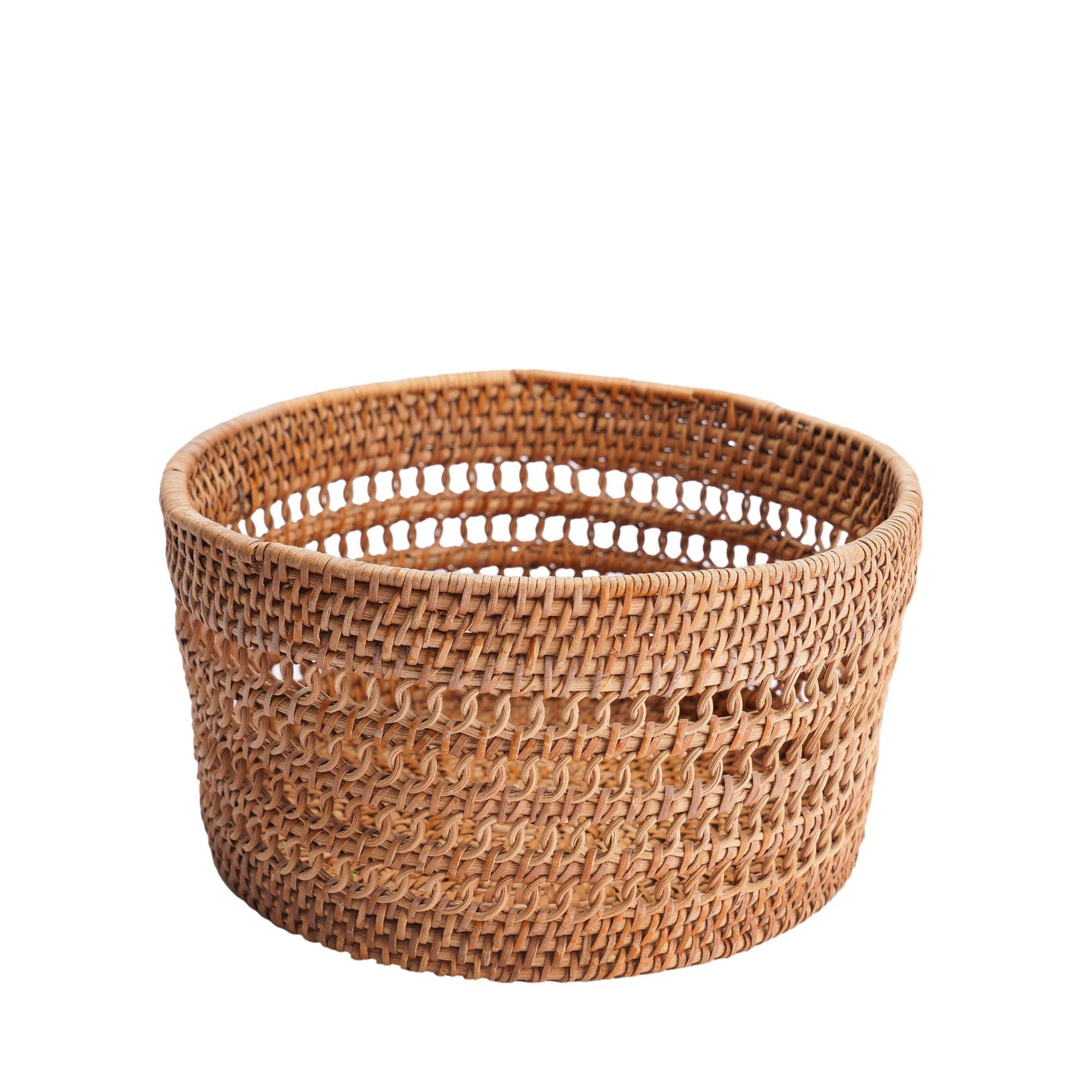 Bamboo Vintage Southeast Asian woven circular basket, 1900's For Sale
