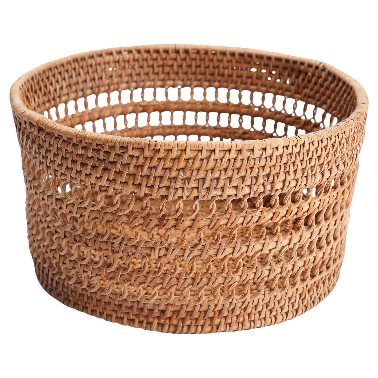 Vintage Southeast Asian woven circular basket, 1900's For Sale