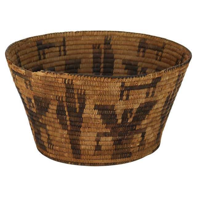 Vintage Native American Figural Woven Reed Basket 20thC For Sale at 1stDibs