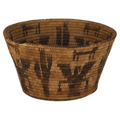 Panier en roseau tressé figuratif du sud-ouest de l'Amérique du Sud 20ème siècle