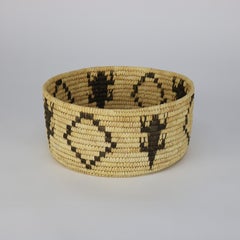 Vintage Southwest Native American Figural Woven Reed Bowl 20° secolo