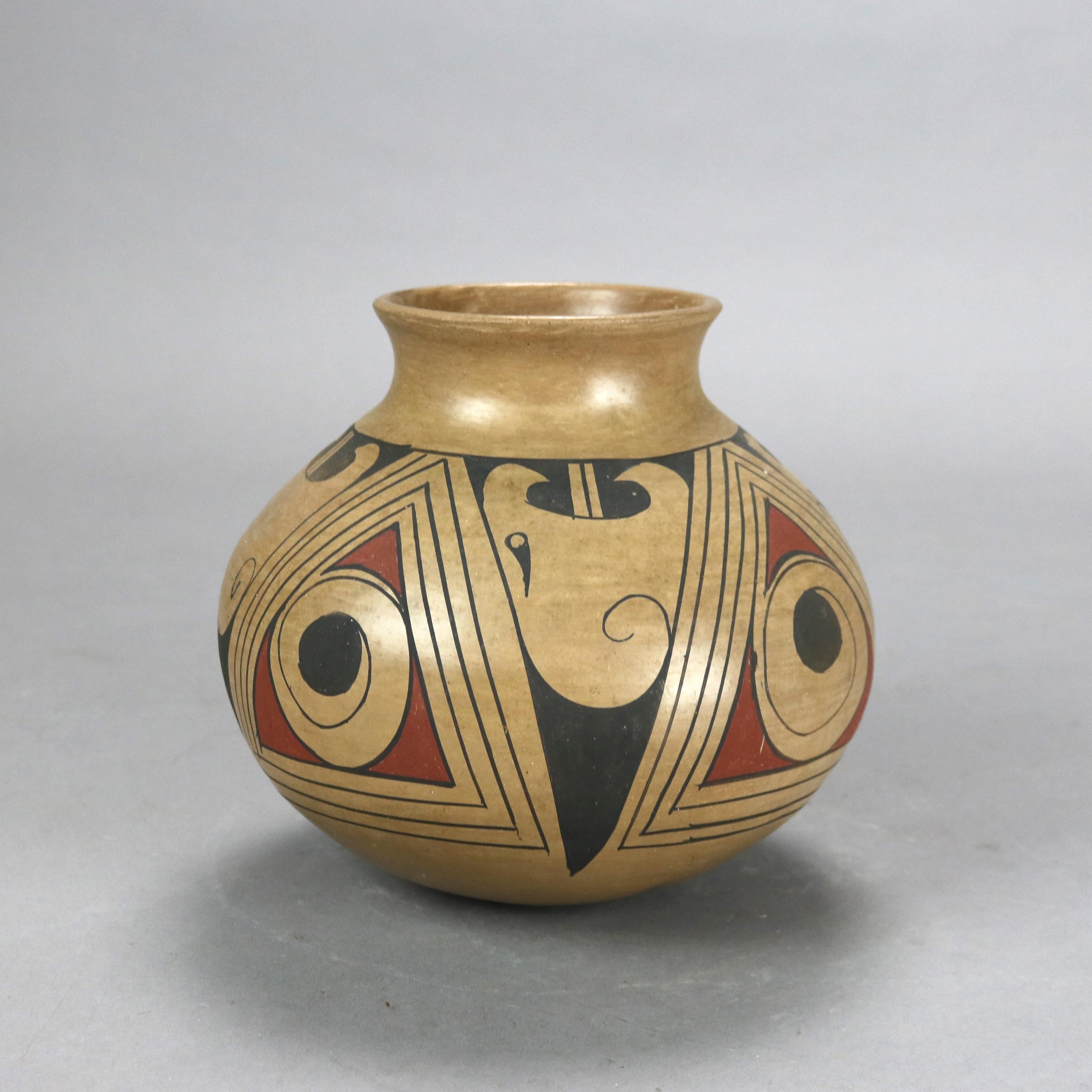 Vintage Southwest Native American Pottery Jar Signed 20thC

Measures - 7.25