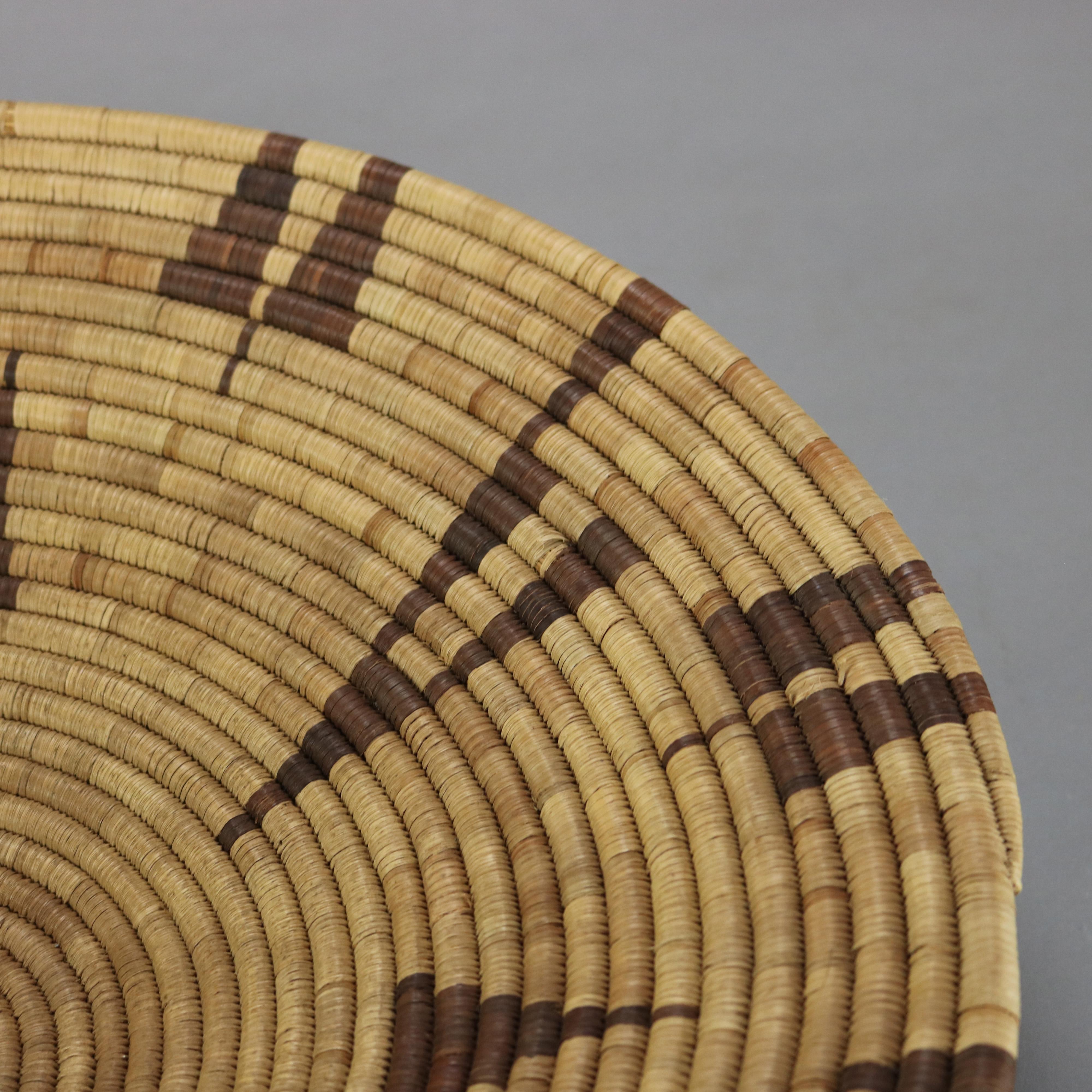 Panier en roseau tressé Vintage Southwest Native American 20thC Bon état - En vente à Big Flats, NY