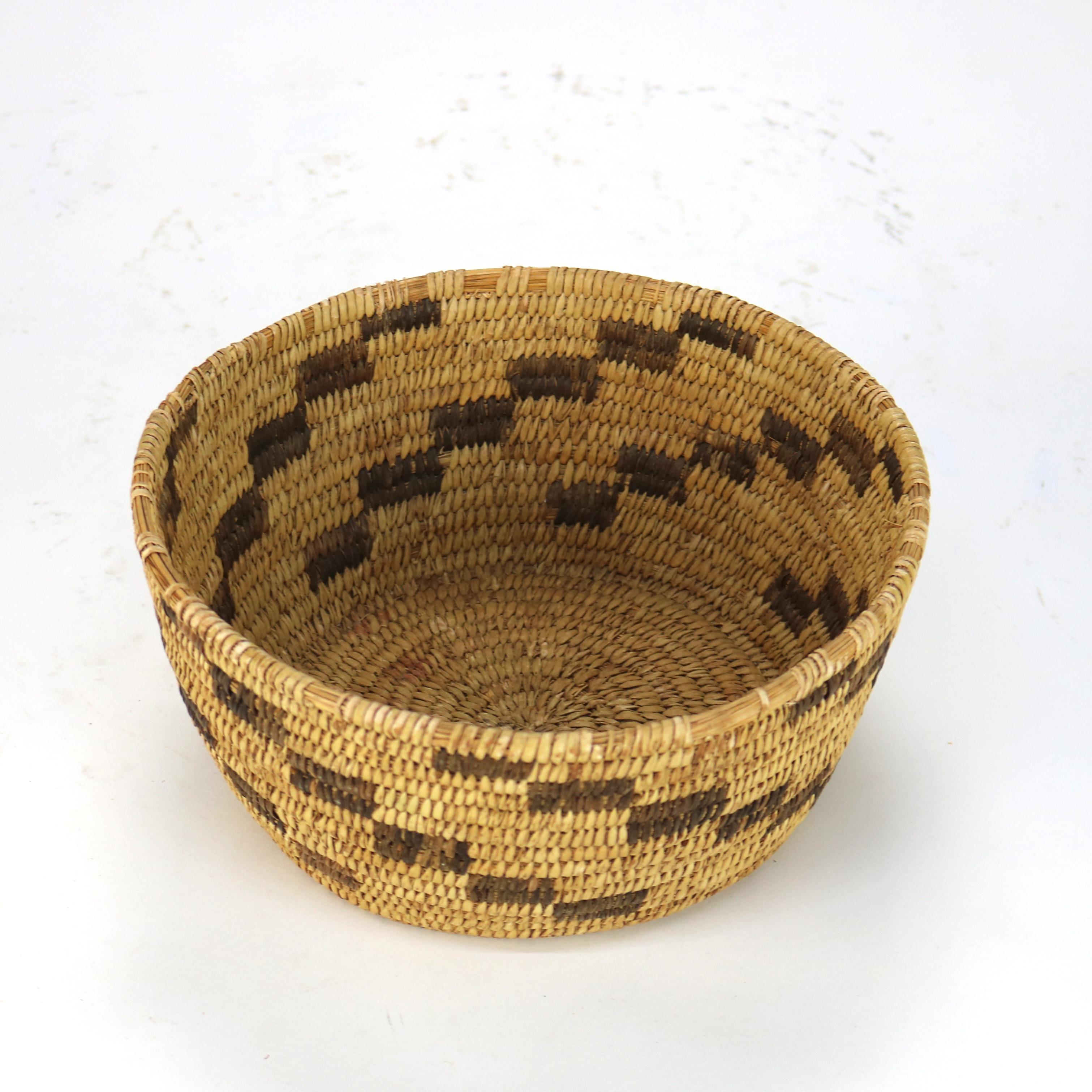 Native American Reed Vintage Southwest Native American Woven Reed Basket 20thC For Sale at ...