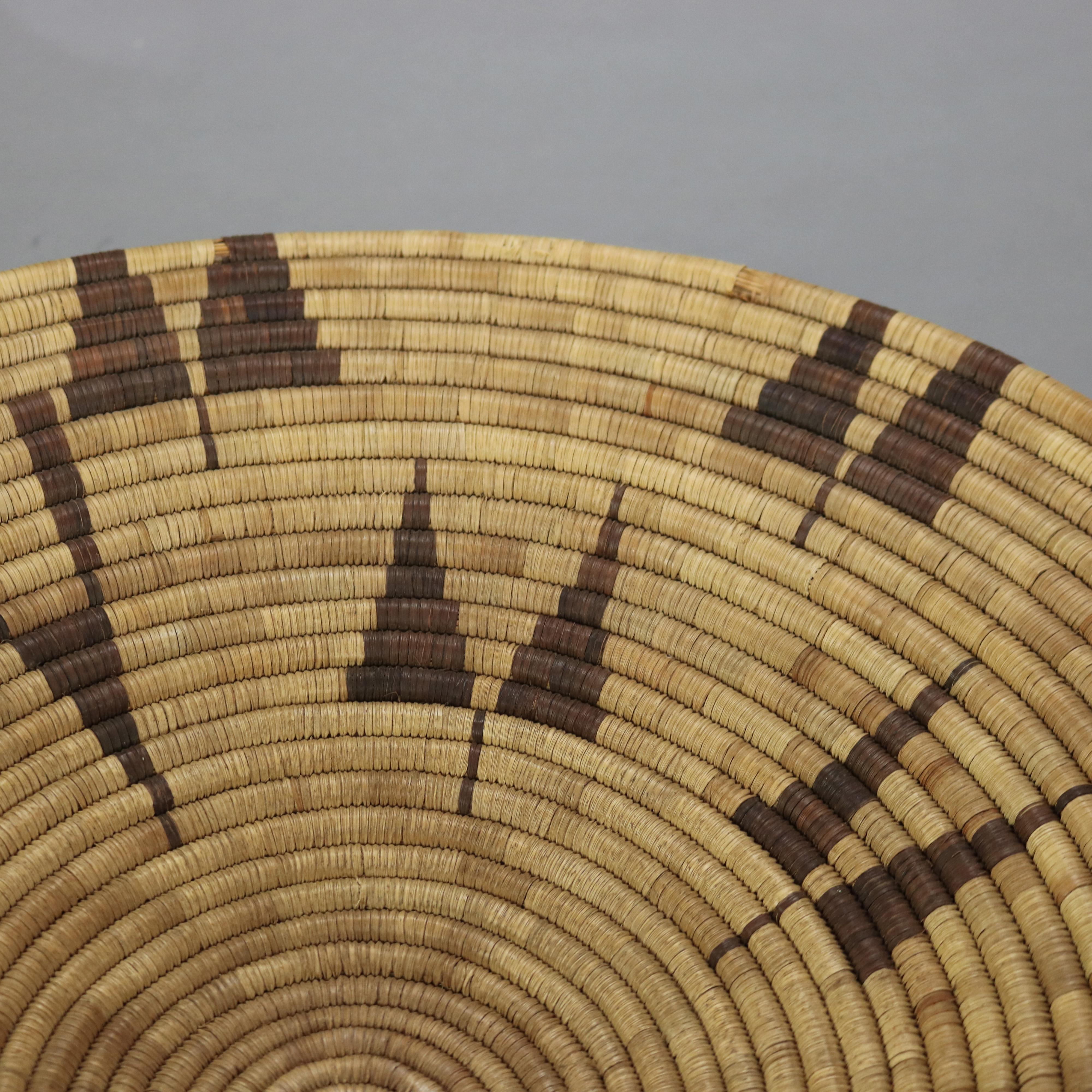 20ième siècle Panier en roseau tressé Vintage Southwest Native American 20thC en vente
