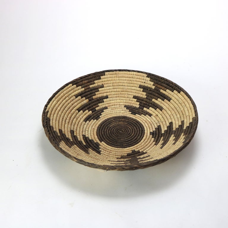 Panier Amérindien Navajo Tissé En Roseaux Vers 1900 - Ancien, Très Bon état
