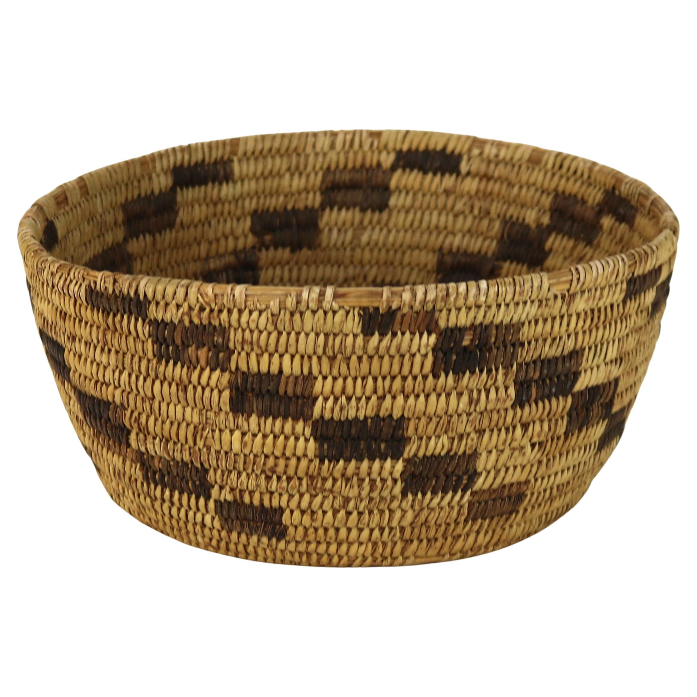 Panier en roseau tressé Vintage Southwest Native American 20thC