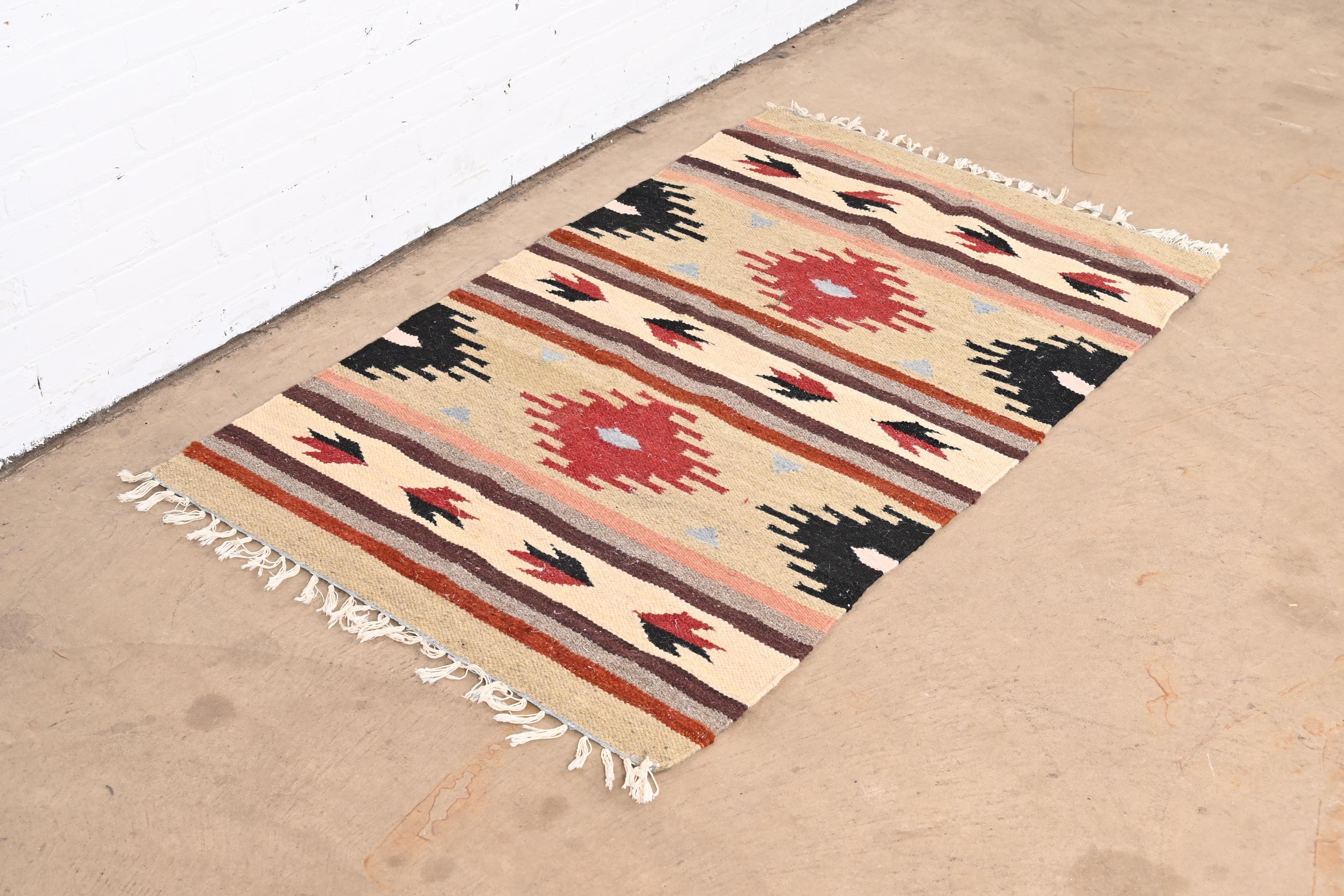 Vintage Southwest Navajo Style Flat Weave Rug In Good Condition In South Bend, IN