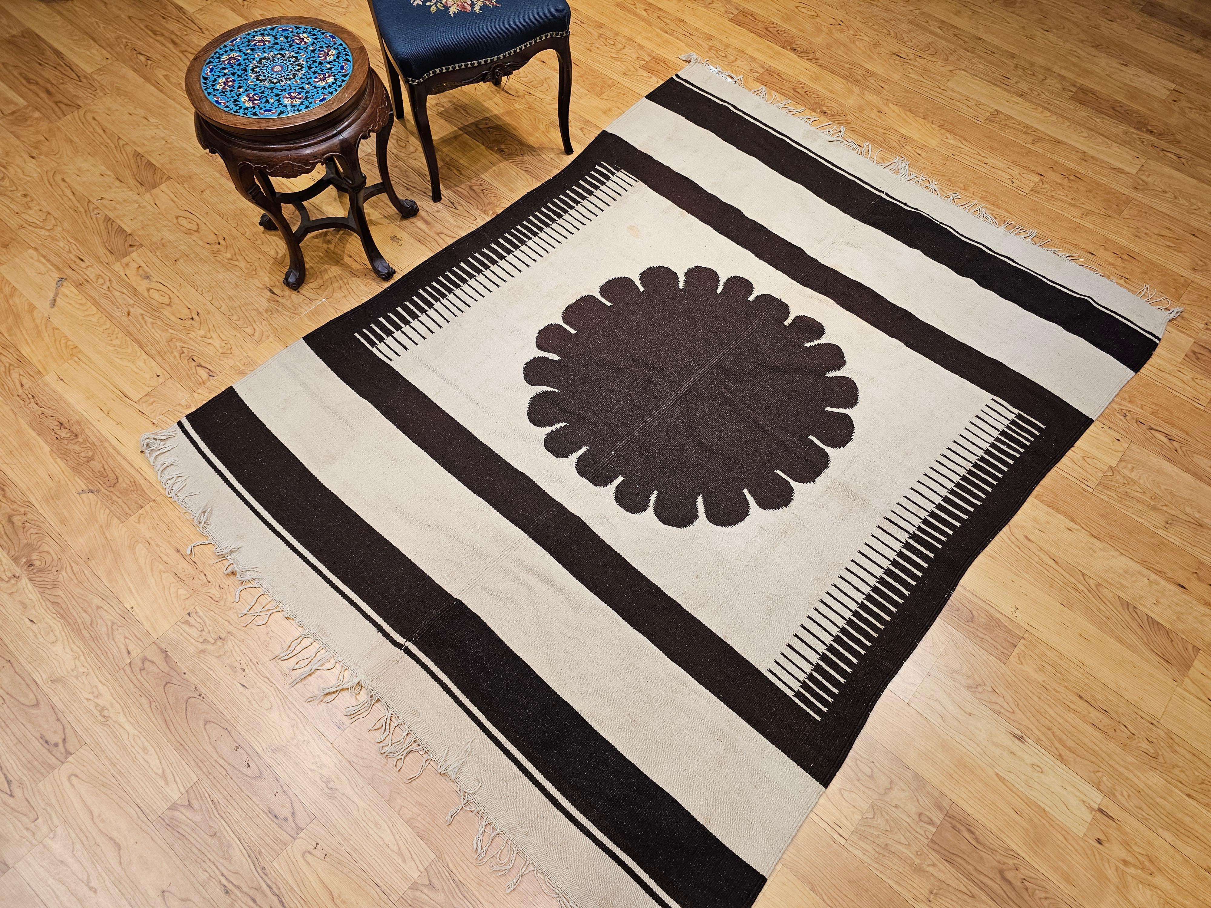 Vintage American Southwestern Flat Weave Kilim Rug in Ivory & Brown For Sale 8