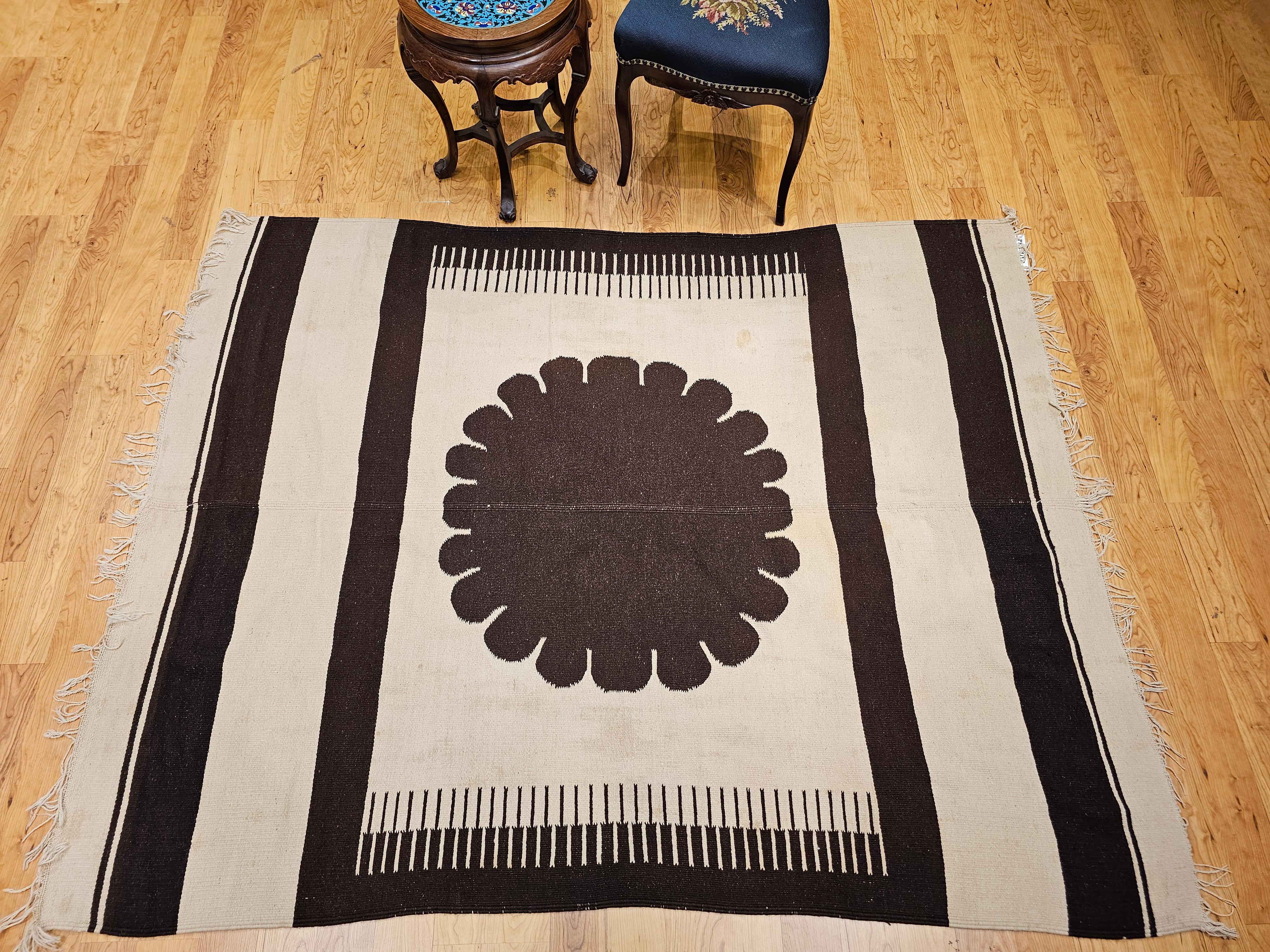 Vintage American Southwestern Flat Weave Kilim Rug in Ivory & Brown For Sale 9