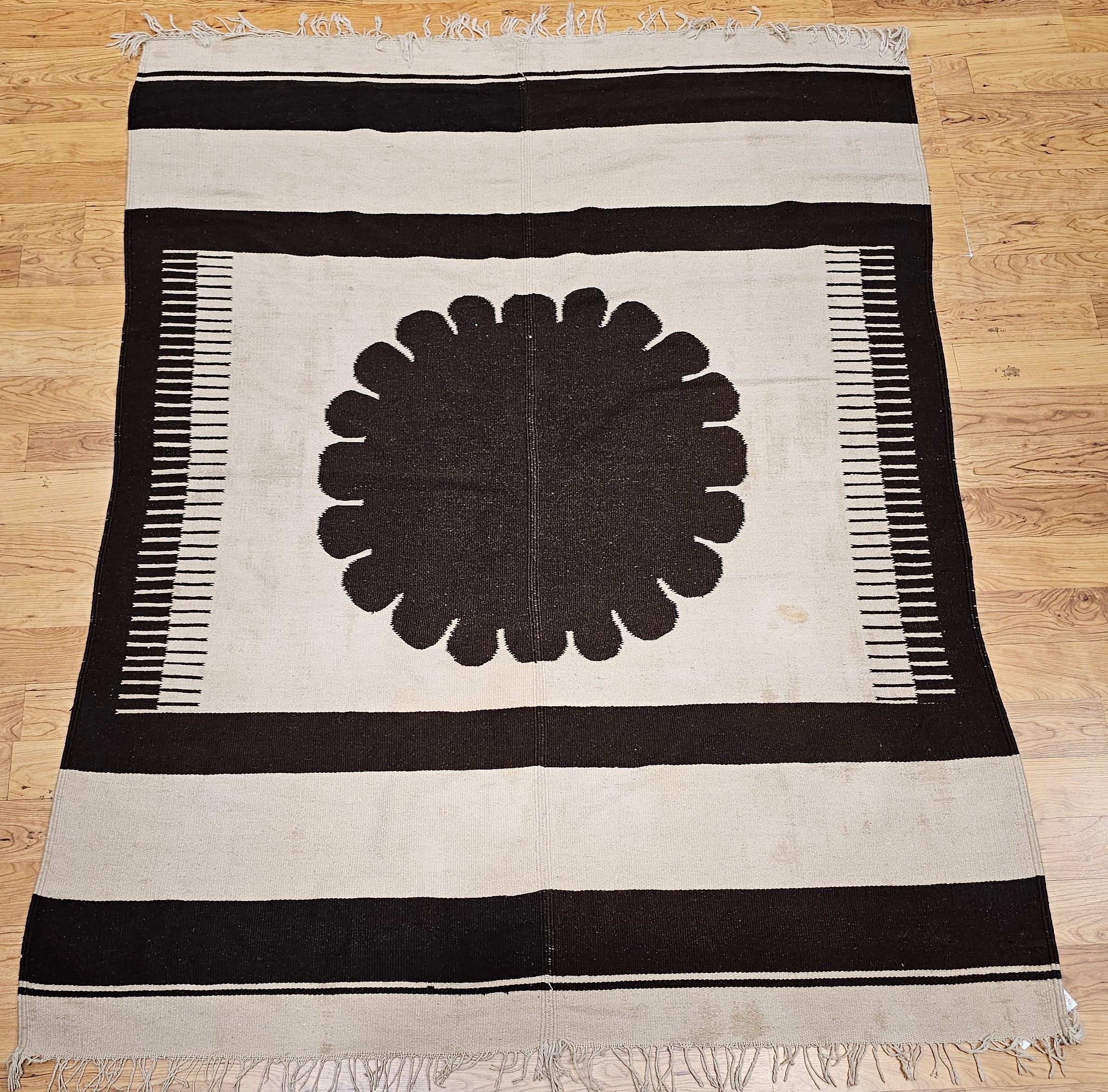 Vintage American Southwestern Flat Weave Kilim Rug in Ivory & Brown For Sale 10