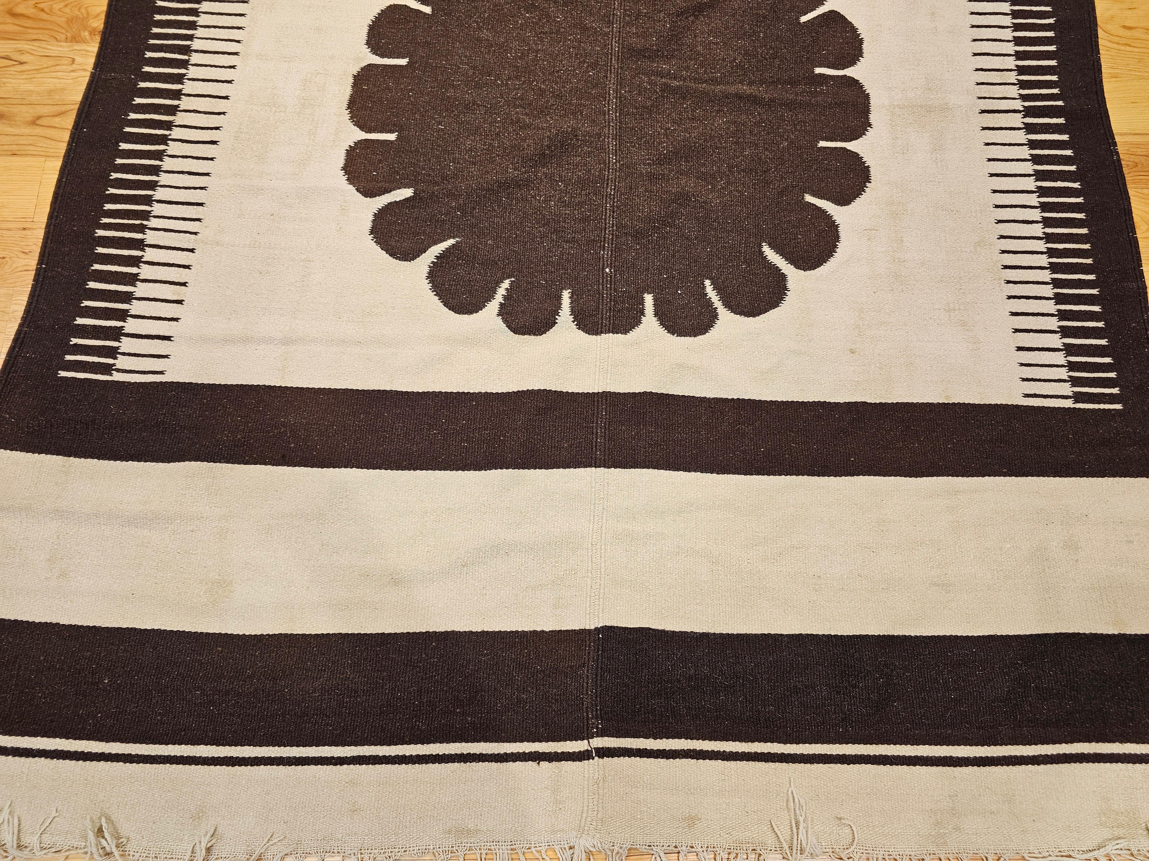 20th Century Vintage American Southwestern Flat Weave Kilim Rug in Ivory & Brown For Sale