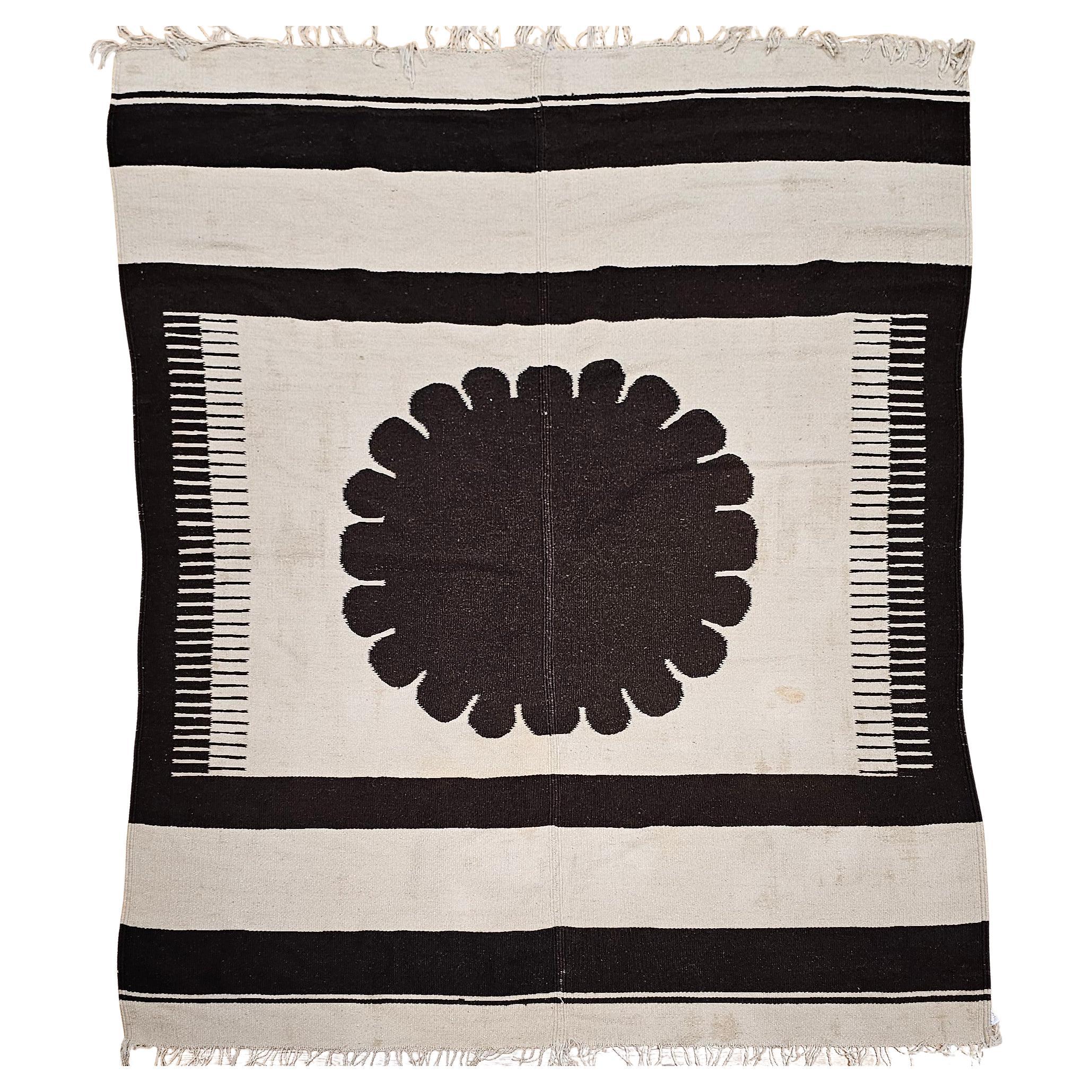 Vintage American Southwestern Flat Weave Kilim Rug in Ivory & Brown