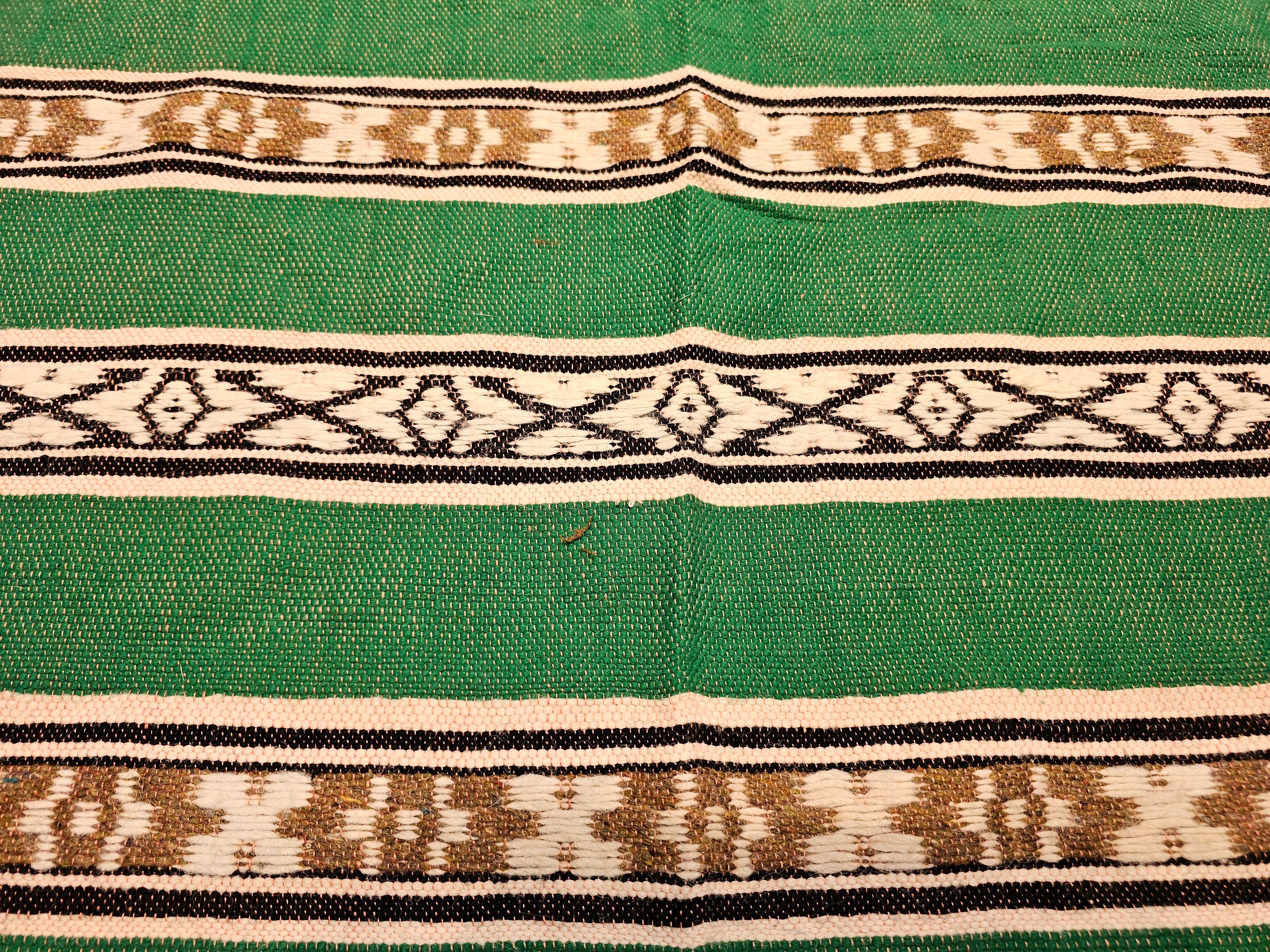 Manta vintage de tejido plano del suroeste en verde, marfil, marrón, naranja y negro en venta 3