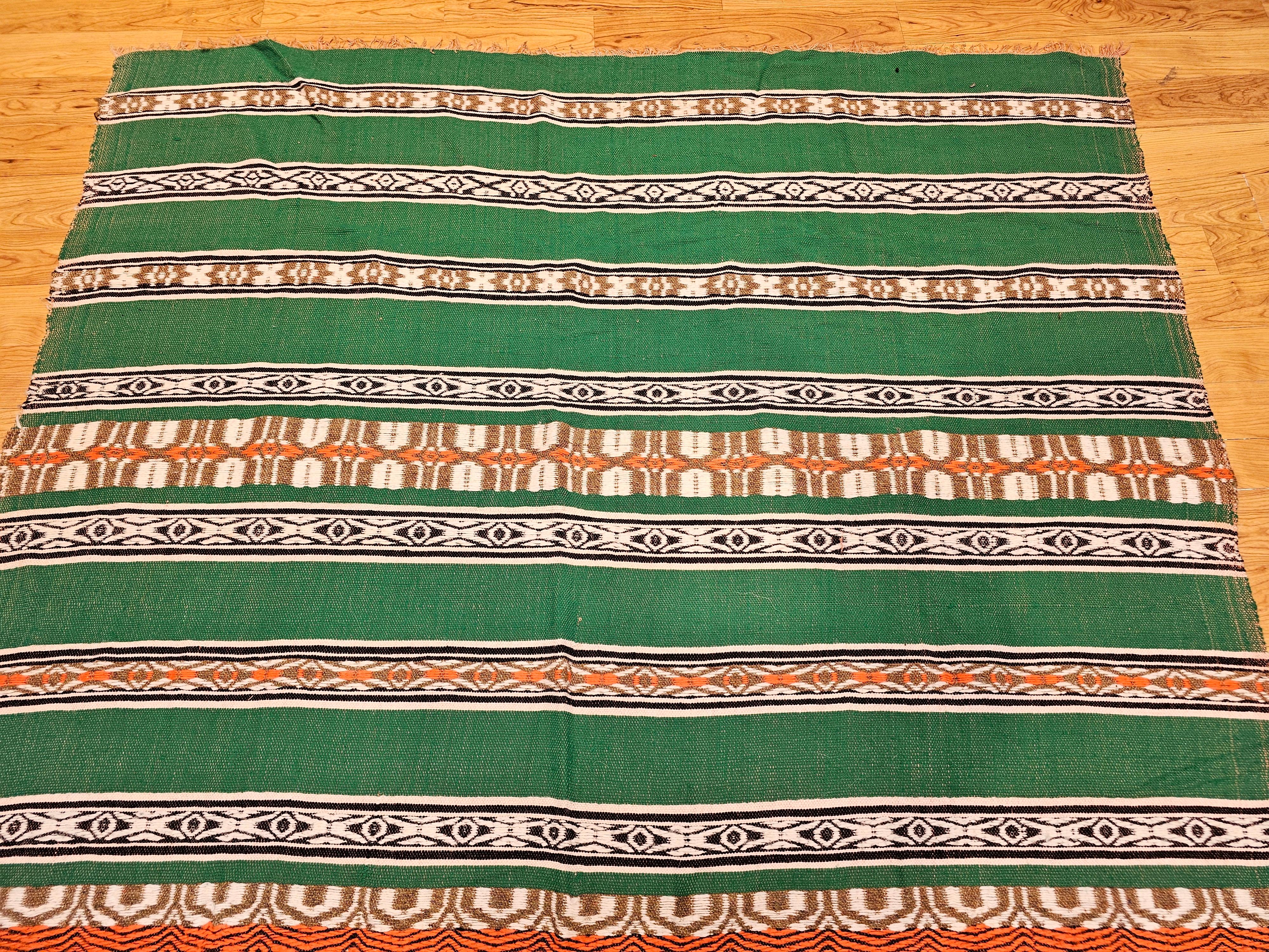 Manta vintage de tejido plano del suroeste en verde, marfil, marrón, naranja y negro en venta 1