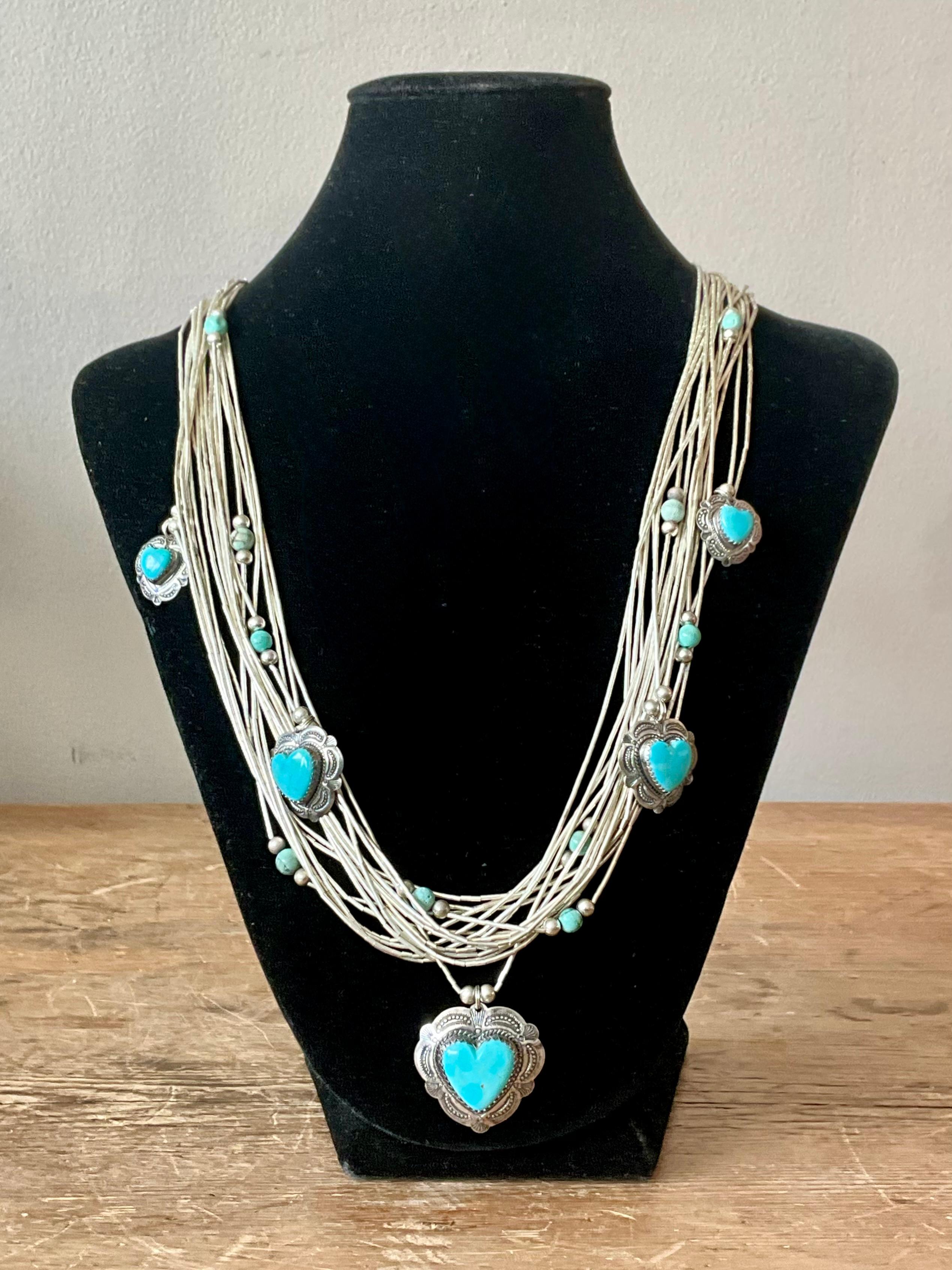Amérindien Collier Vintage Southwestern multi-brins avec pendentifs en forme de coeur en turquoise en vente
