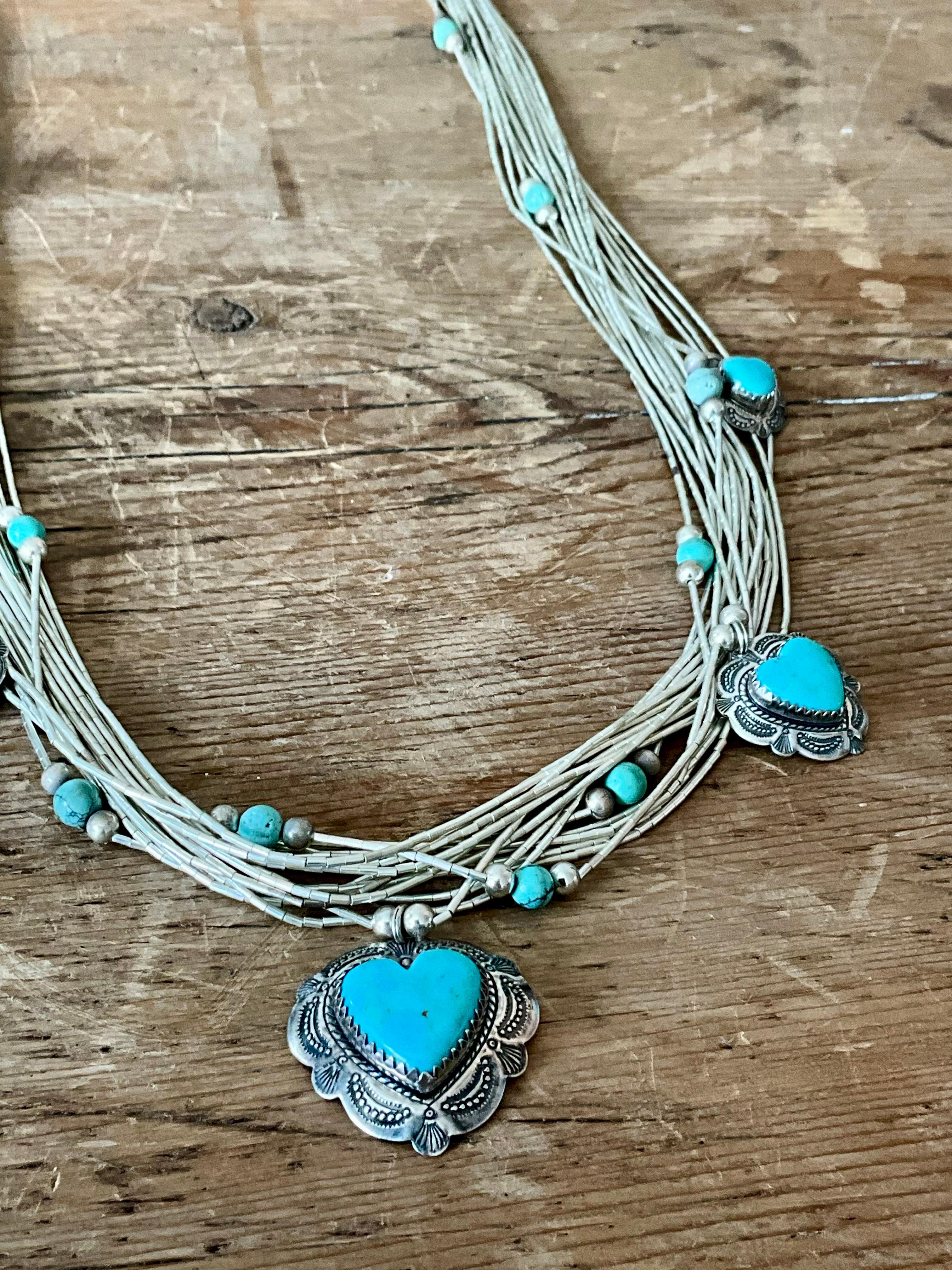 Collier Vintage Southwestern multi-brins avec pendentifs en forme de coeur en turquoise en vente 3