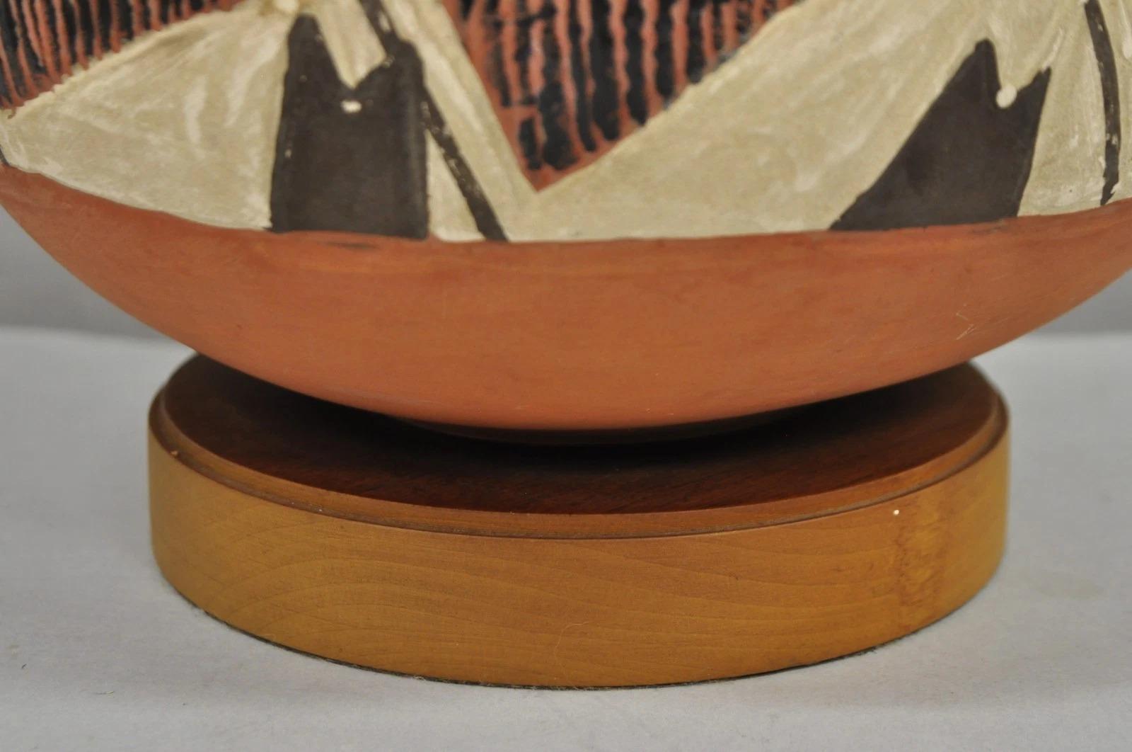 Vintage Southwestern Native American Terracotta Pottery Vase Table Lamp - a Pair For Sale 2