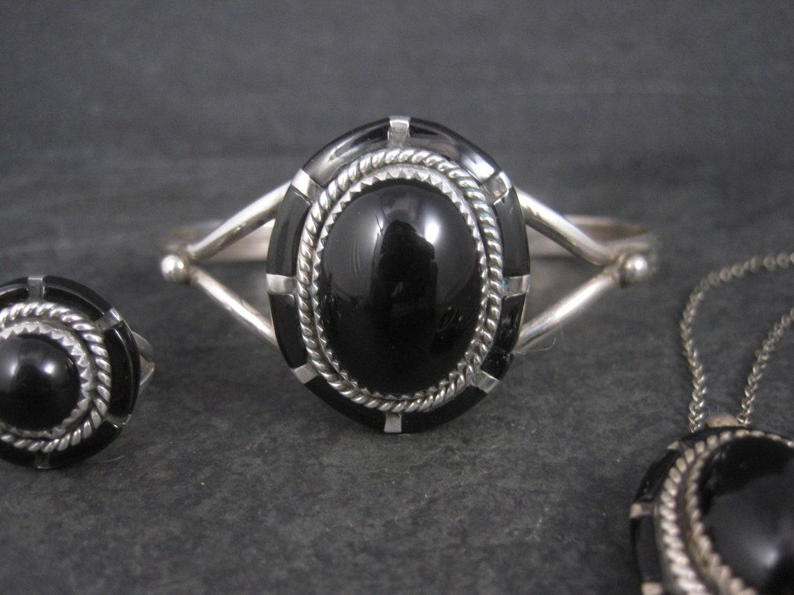 Amérindien Vintage Southwestern Onyx Incrustation Bracelet Pendentif Bague Jewelry Set Taille 5 en vente