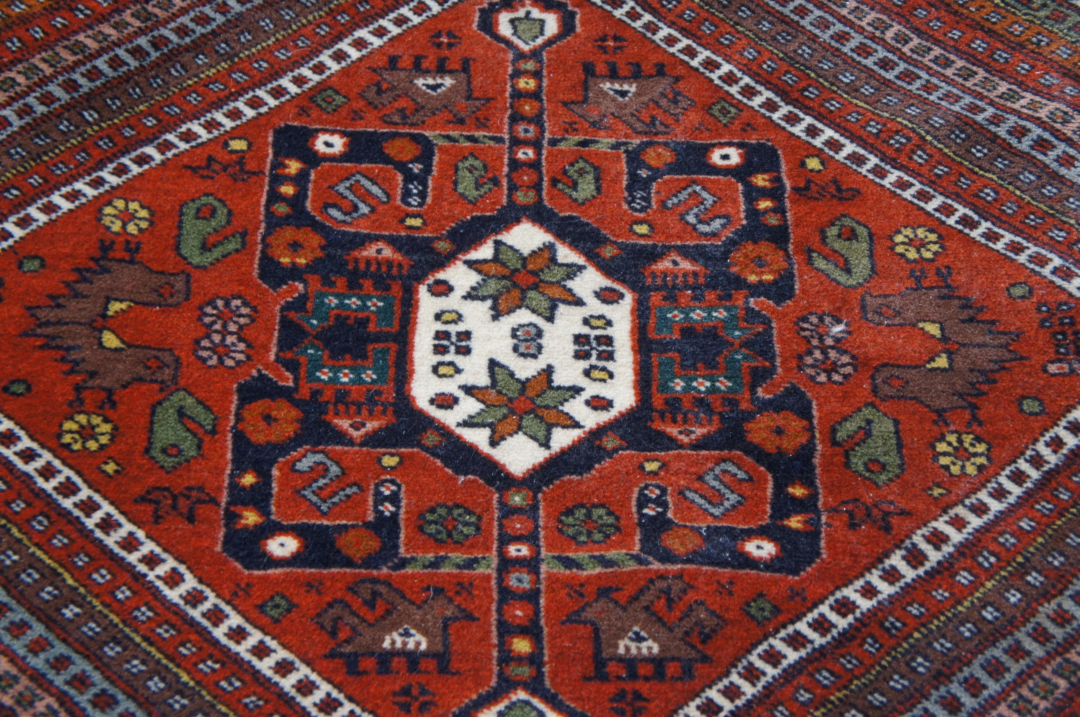 Südwestlicher persischer Abadeh-Teppich aus Wolle mit Vogelkamelienmuster, Abadeh-Südwest-Perserteppich, 4' x 6' im Angebot 1