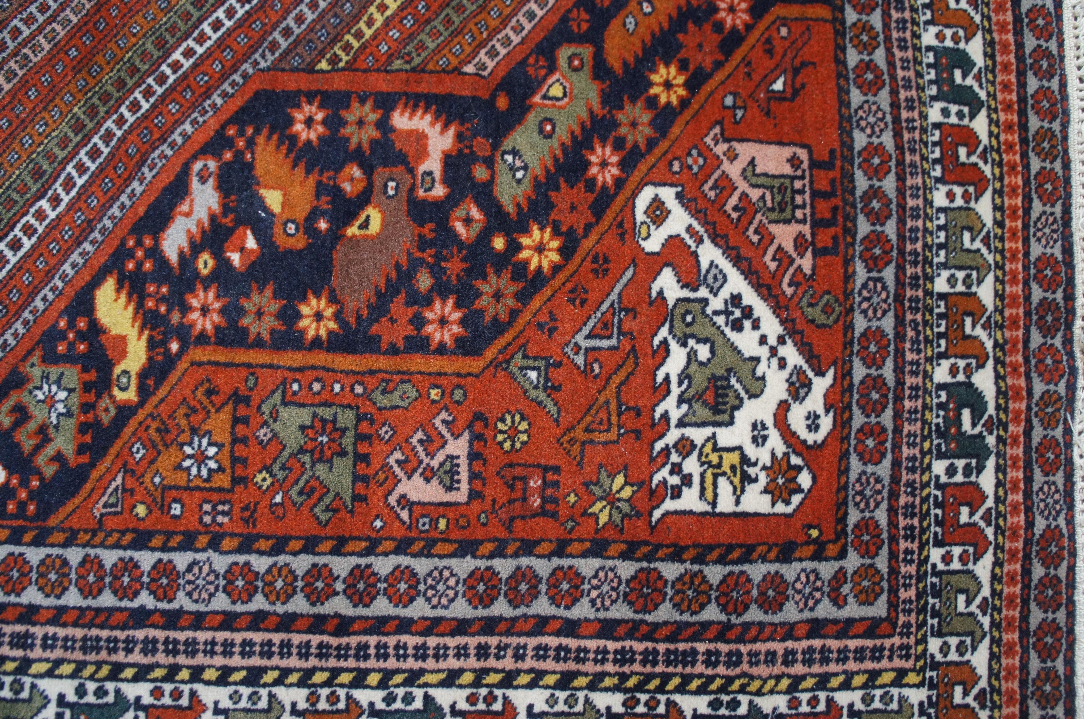 Südwestlicher persischer Abadeh-Teppich aus Wolle mit Vogelkamelienmuster, Abadeh-Südwest-Perserteppich, 4' x 6' im Angebot 4