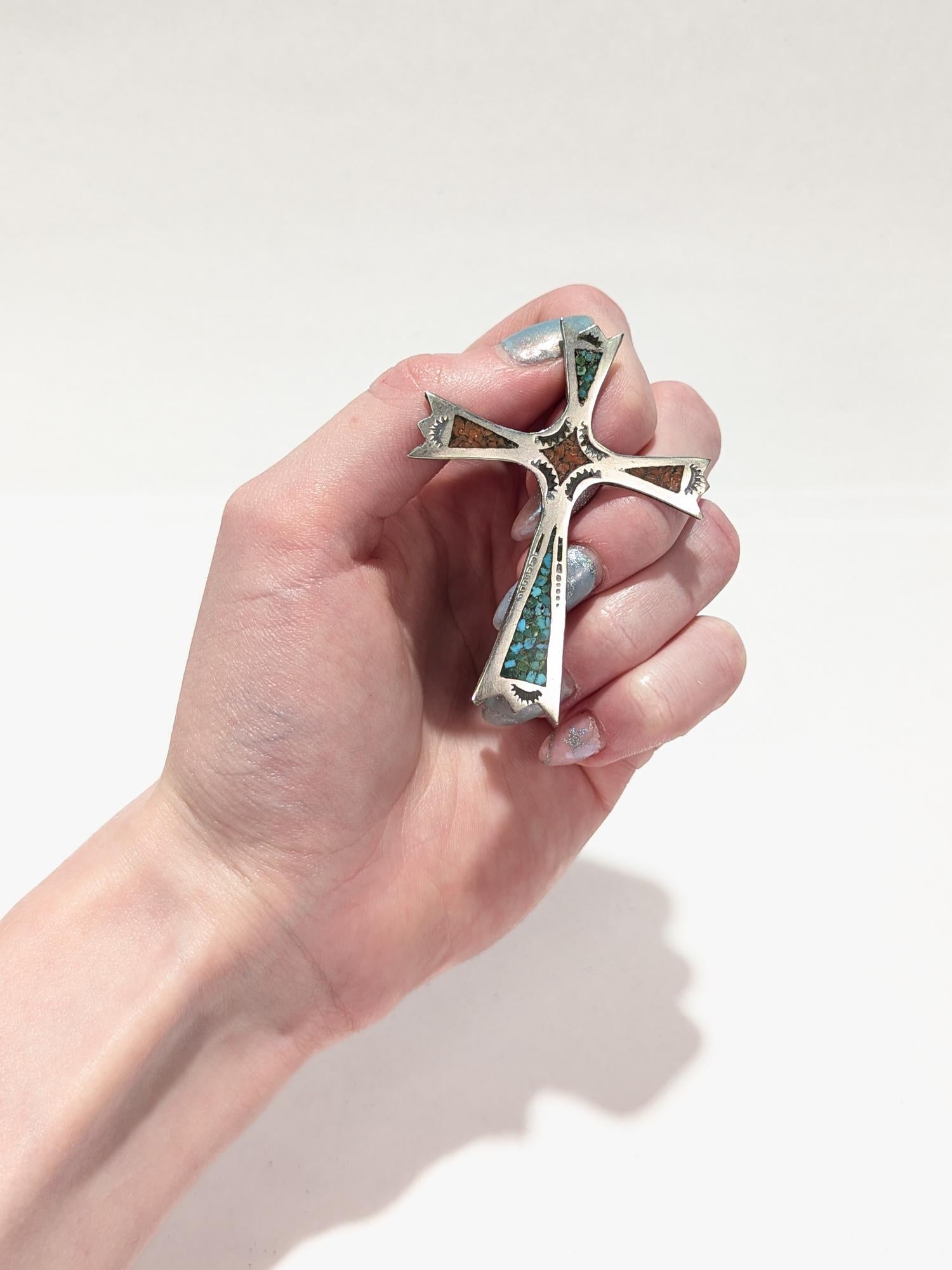 Südwestlicher Silber-, Türkis- und Korallenanhänger mit Kreuz-Anhänger für eine Halskette im Angebot 8