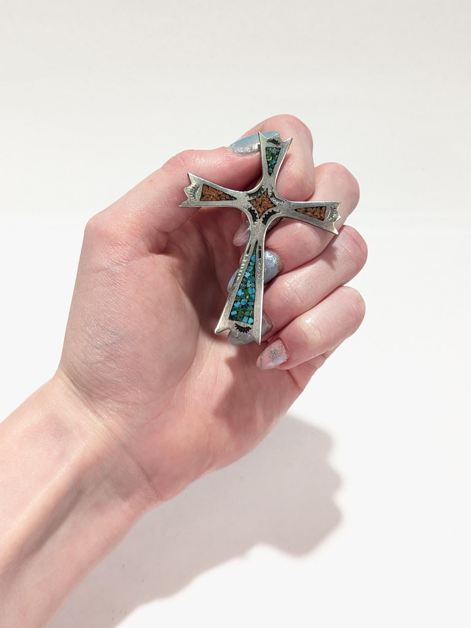 Südwestlicher Silber-, Türkis- und Korallenanhänger mit Kreuz-Anhänger für eine Halskette im Angebot 9