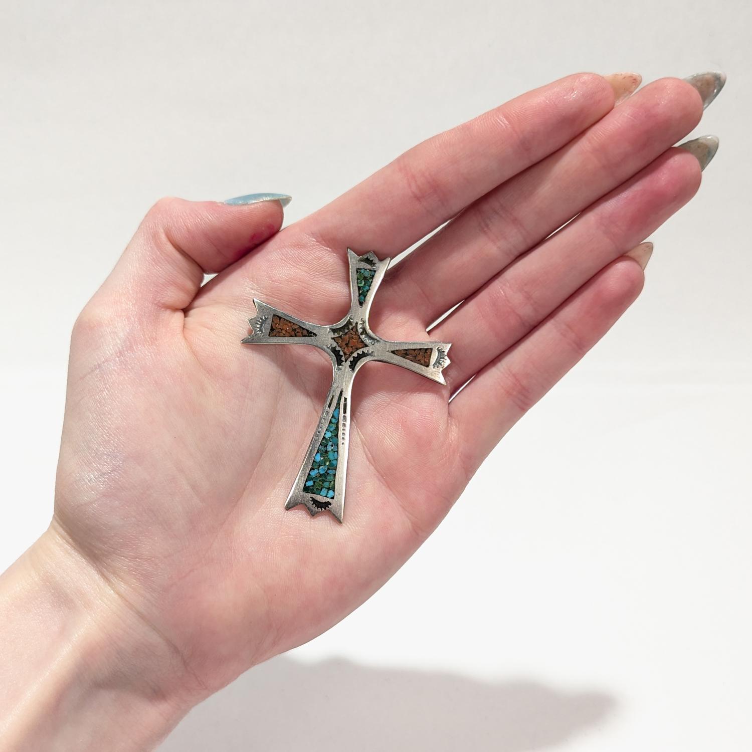 Südwestlicher Silber-, Türkis- und Korallenanhänger mit Kreuz-Anhänger für eine Halskette (Indigene Kunst (Nord-/Südamerika)) im Angebot