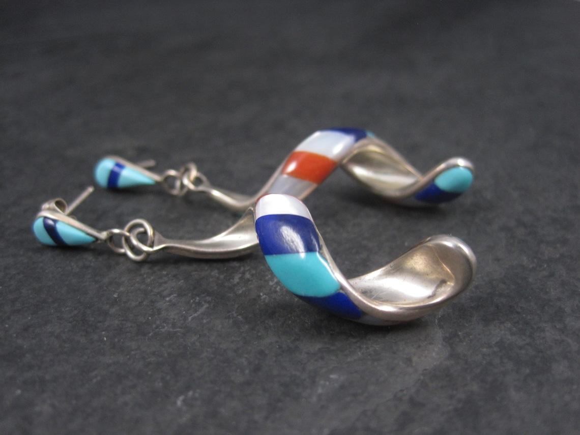 Pendientes Vintage Southwestern Sterling Red White Blue Inlay en venta 1