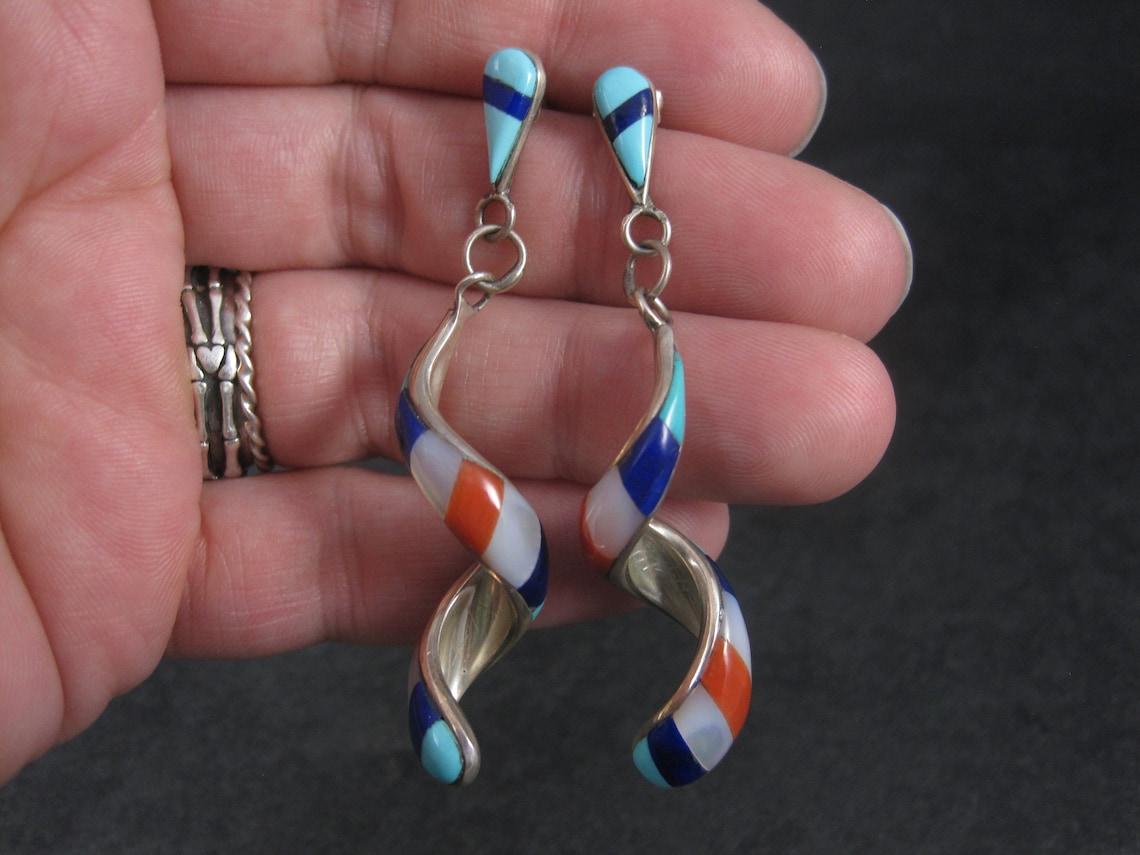 Pendientes Vintage Southwestern Sterling Red White Blue Inlay en venta 3
