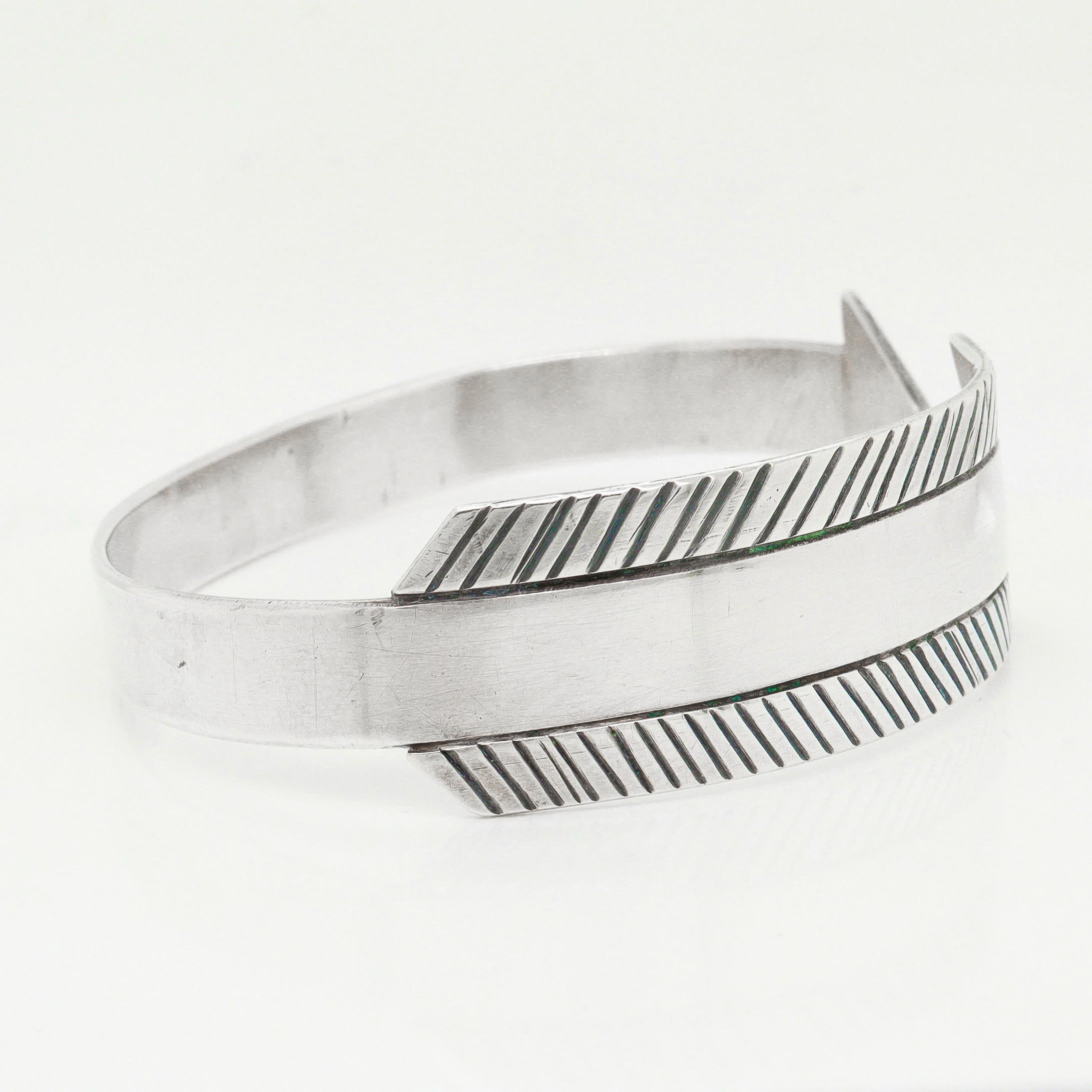 Pulsera brazalete vintage del suroeste de plata de ley con forma de flecha en venta 5