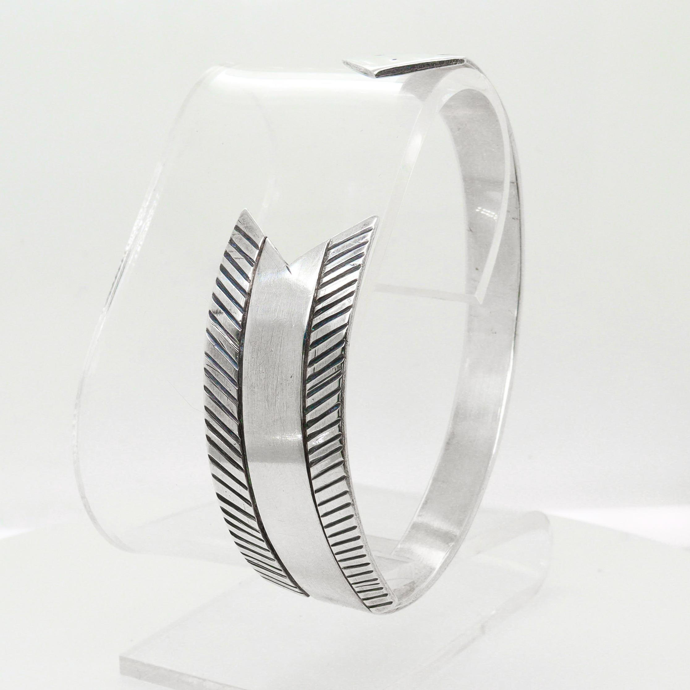 Pulsera brazalete vintage del suroeste de plata de ley con forma de flecha en venta 7