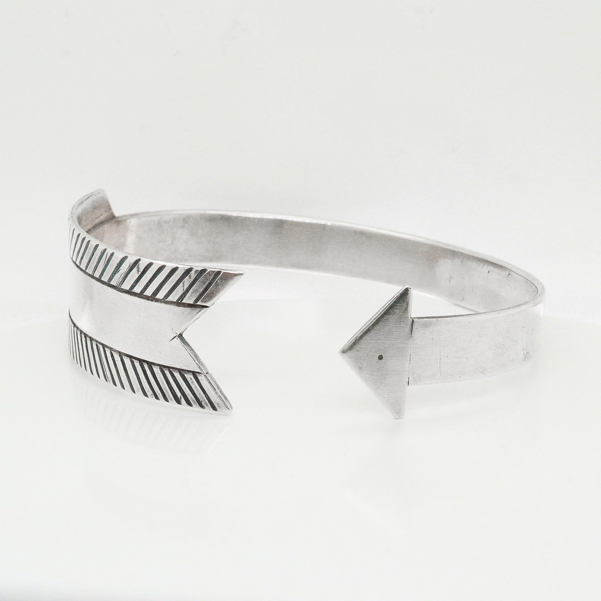 Femenino o masculino Pulsera brazalete vintage del suroeste de plata de ley con forma de flecha en venta