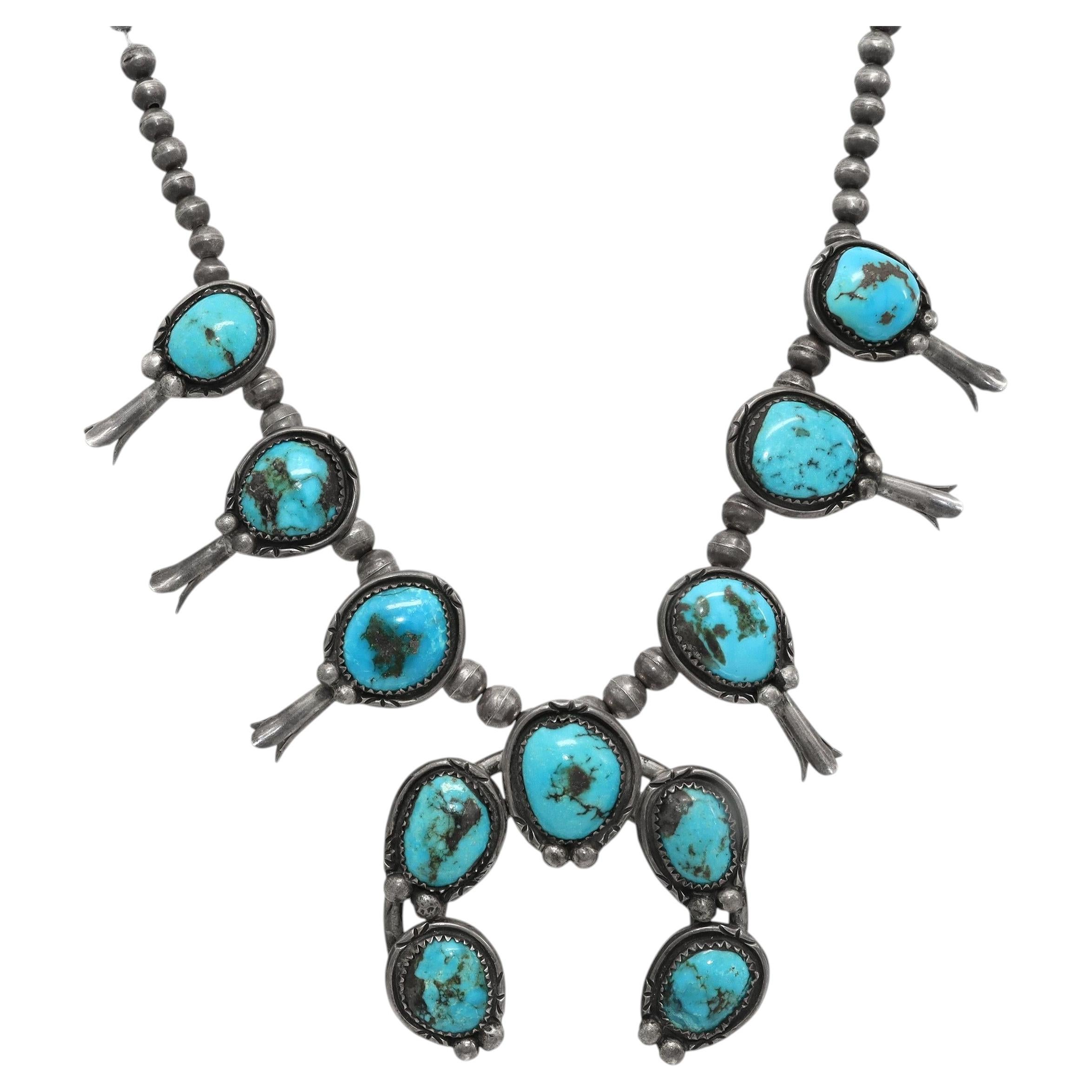 Collier vintage du Sud-Ouest en argent massif avec turquoise « Squash Blossom » en vente