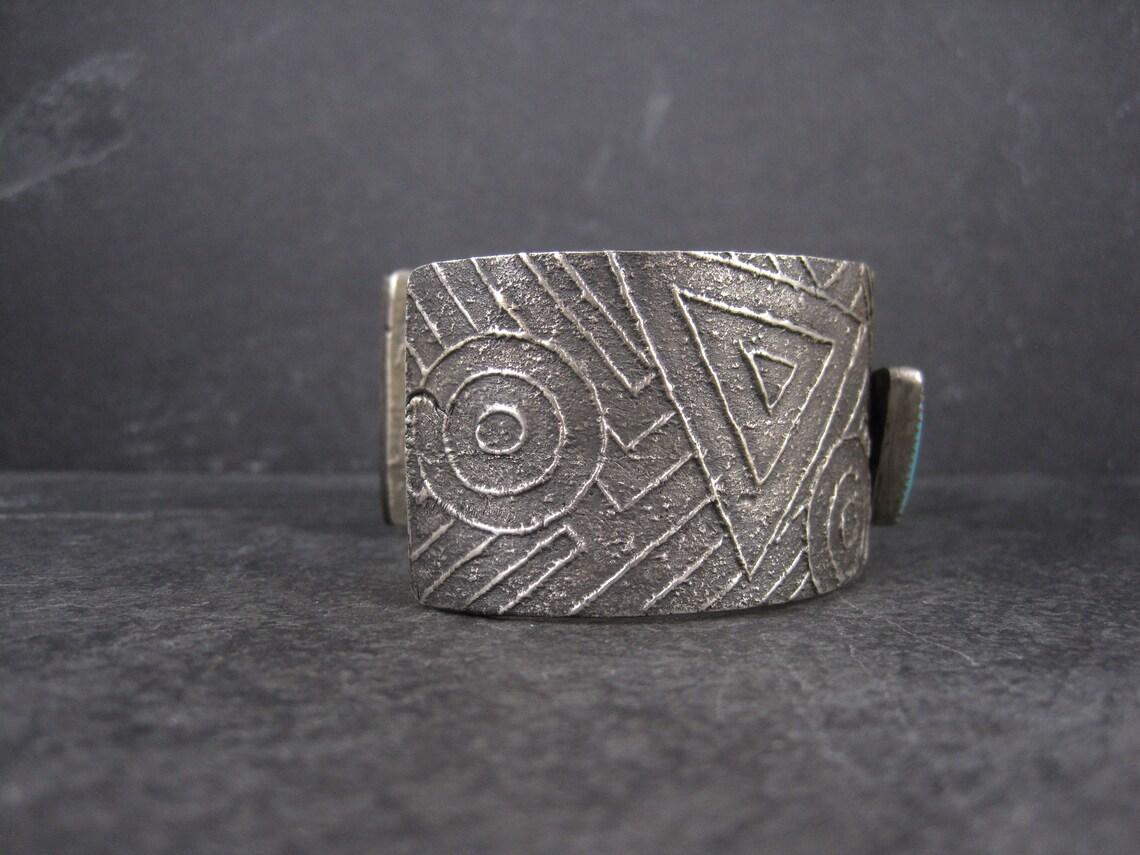 Vintage Southwestern Sterling Tufa Cast Turquoise Cuff Bracelet In Good Condition For Sale In Webster, SD