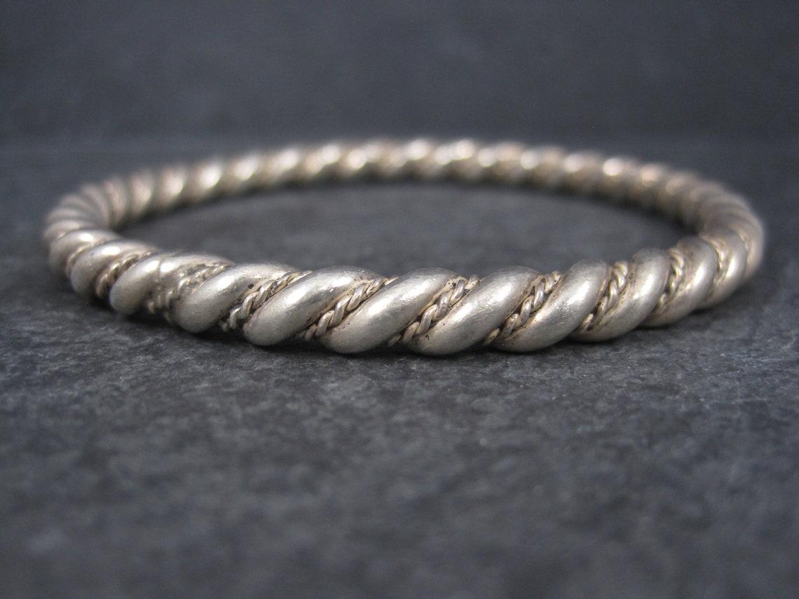 Südwestliches gedrehtes Seil-Armband aus Sterling, 7,75 Zoll, Vintage (Indigene Kunst (Nord-/Südamerika)) im Angebot
