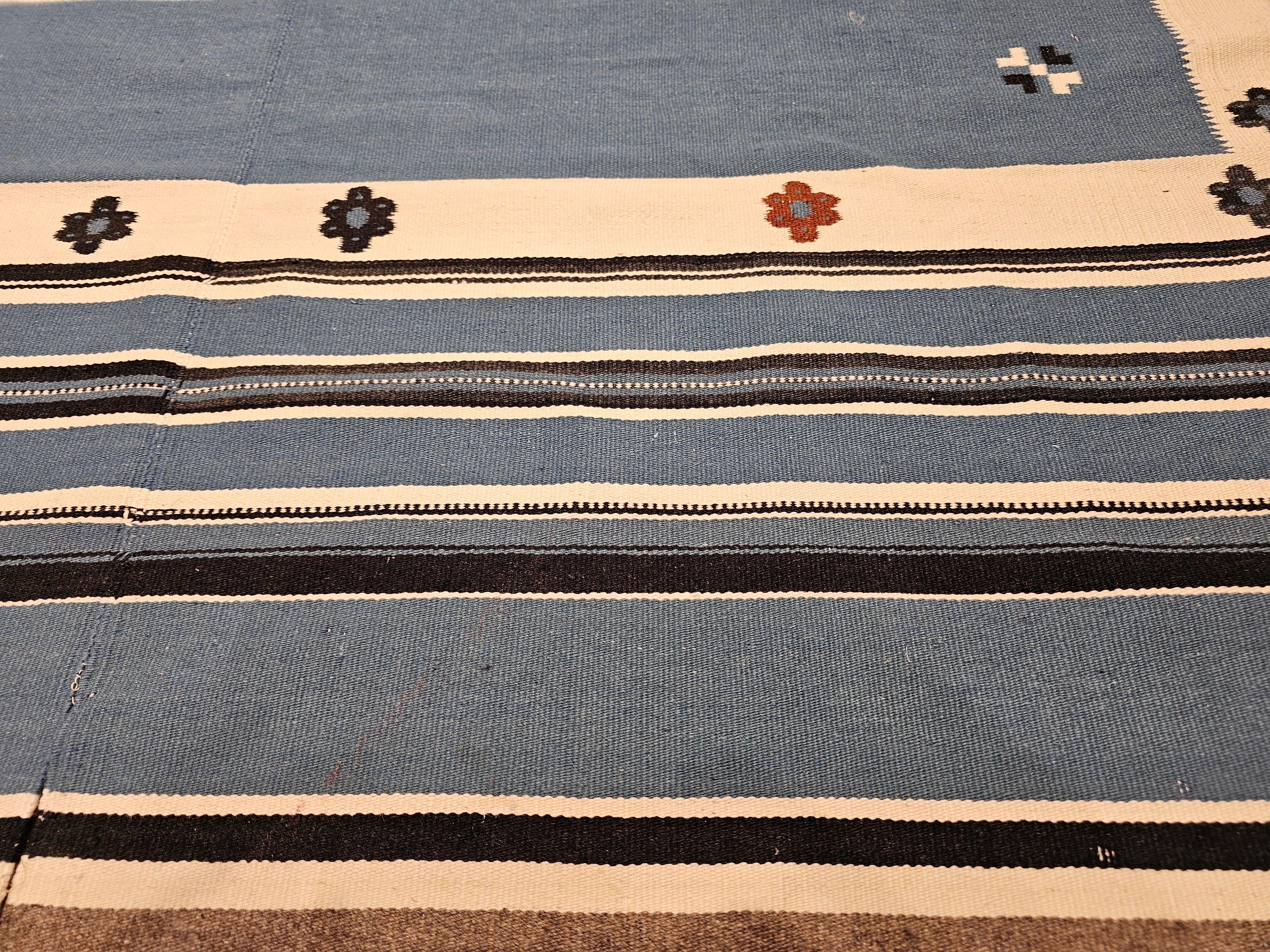Alfombra Kilim Vintage Texcoco de Tejido Plano del Suroeste en Azul Real y Motivo Deidad en venta 4